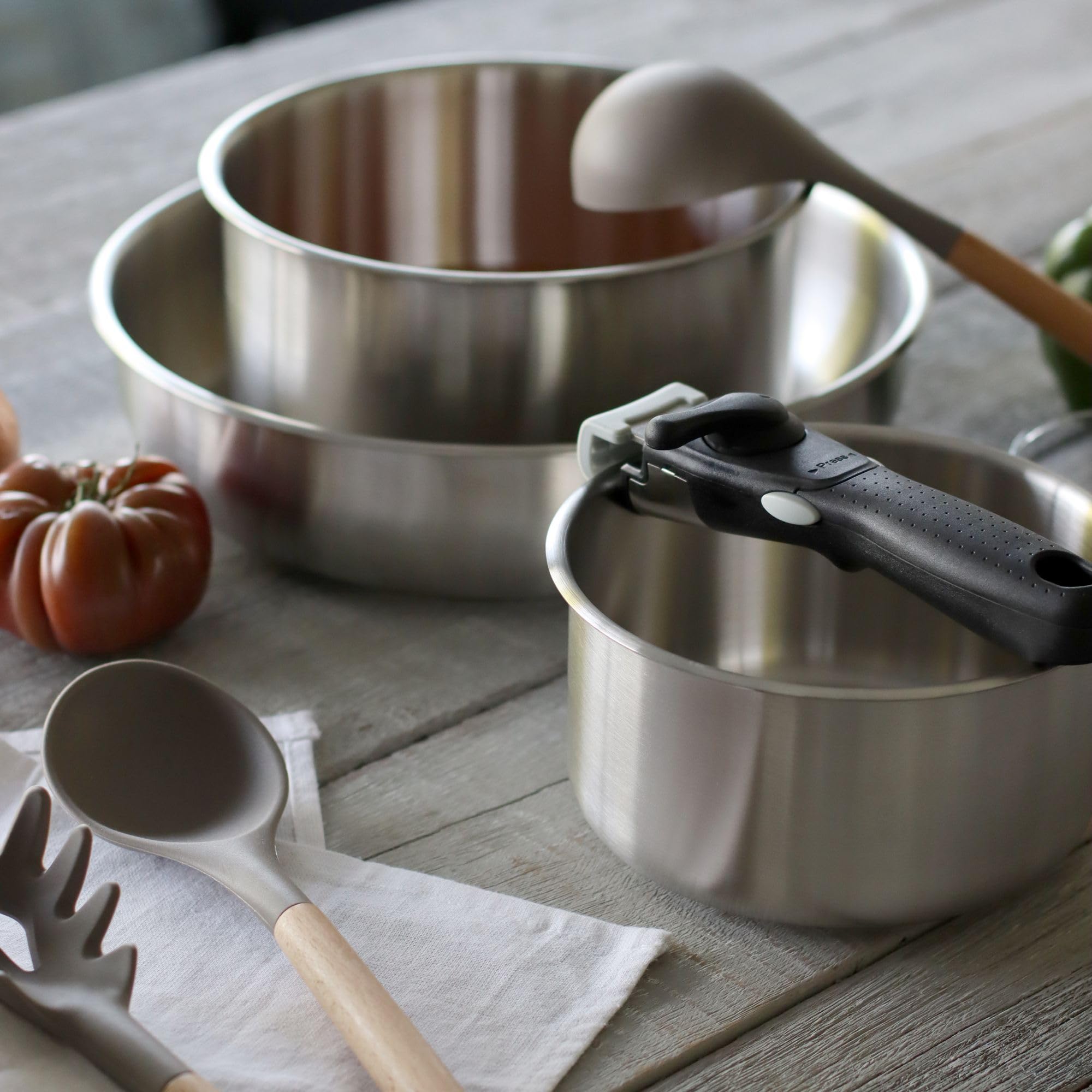 MENASTYL - Batterie de cuisine inox 18/10 amovible 5 pièces Iris Inox sans PFAS - Tous feux dont induction, four, réfrigérateur et lave-vaisselle - Empilable et résistante - Poignée double sécurité