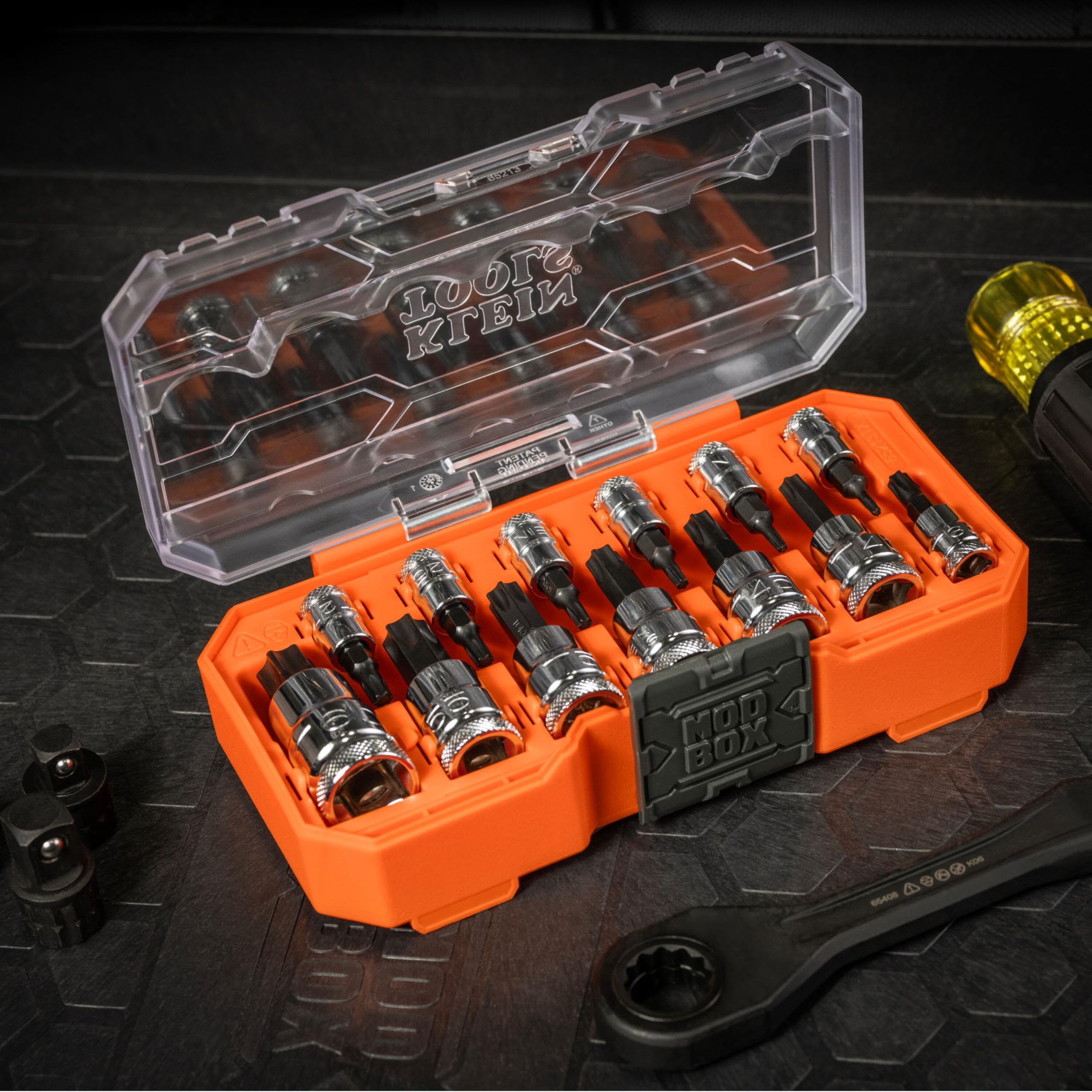 Klein Tools 65213TX zestaw nasadek bitowych TORX, T8 toT60, napędy 1/4, 3/8 i 1/2-calowe, stal Cr-V, obudowa MODBox, 13-częściowy