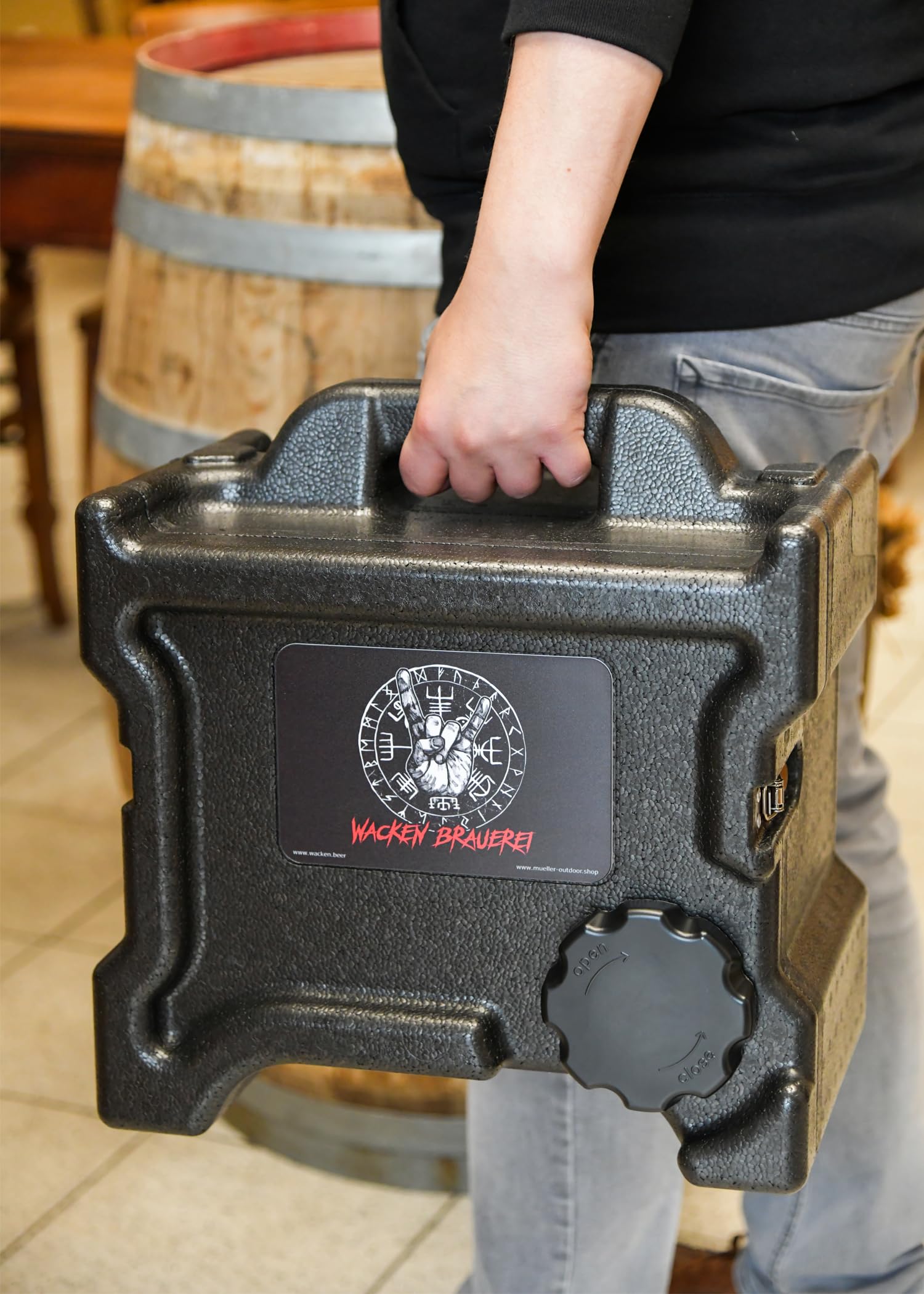 WACKEN BRAUEREI Dosenbutler Bierkühlbox für 12 Bierdosen | Passive Kühlbox für bis zu 0,5 Liter Dosen, Beer Box für Festival, Outdoor, Grillen