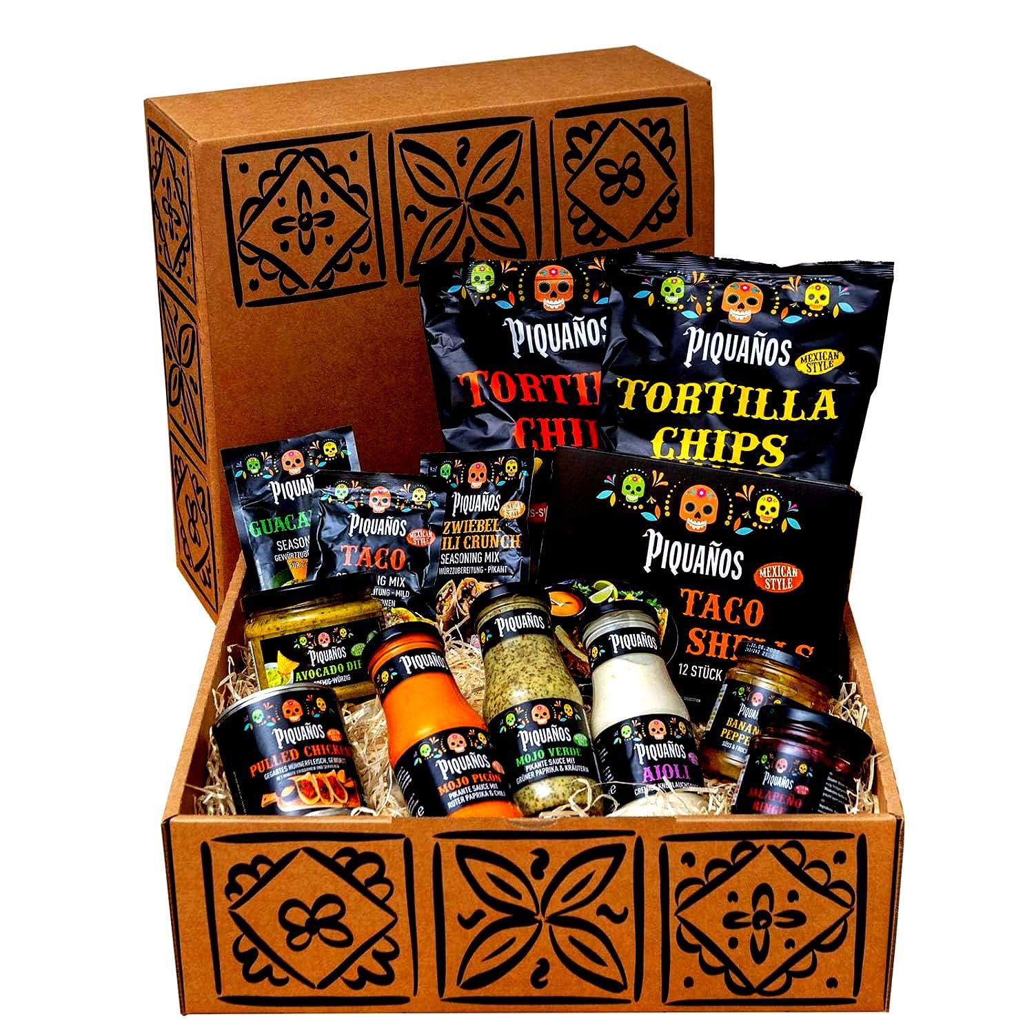 Piquaños Geschenkbox - Mexikanischer Geschenkkorb mit 13 Spezialitäten | Taco Box mit Saucen, Dips, Gewürzen & Chips | Geschenkset für Tacos, Nachos & mexikanische Küche - Mexiko Box
