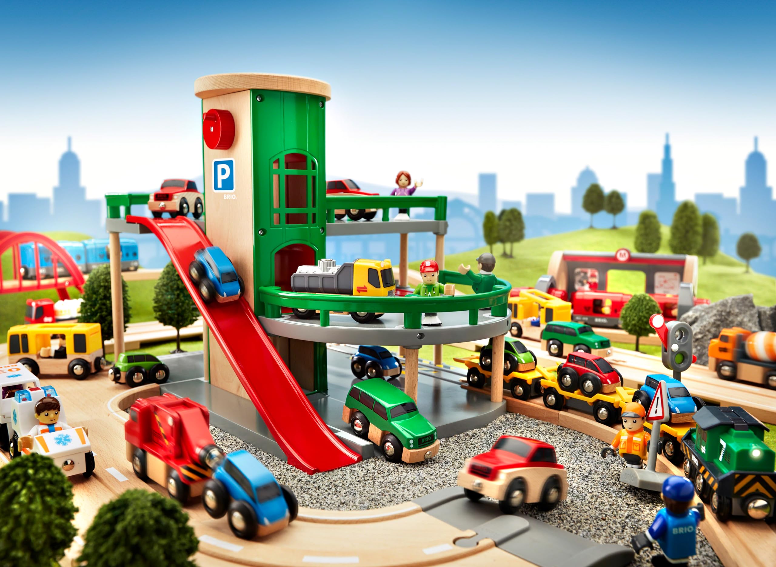 BRIO World 33204 Parkhaus, Straßen & Schienen - Eisenbahnzubehör Holzeisenbahn - Empfohlen für Kinder ab 3 Jahren