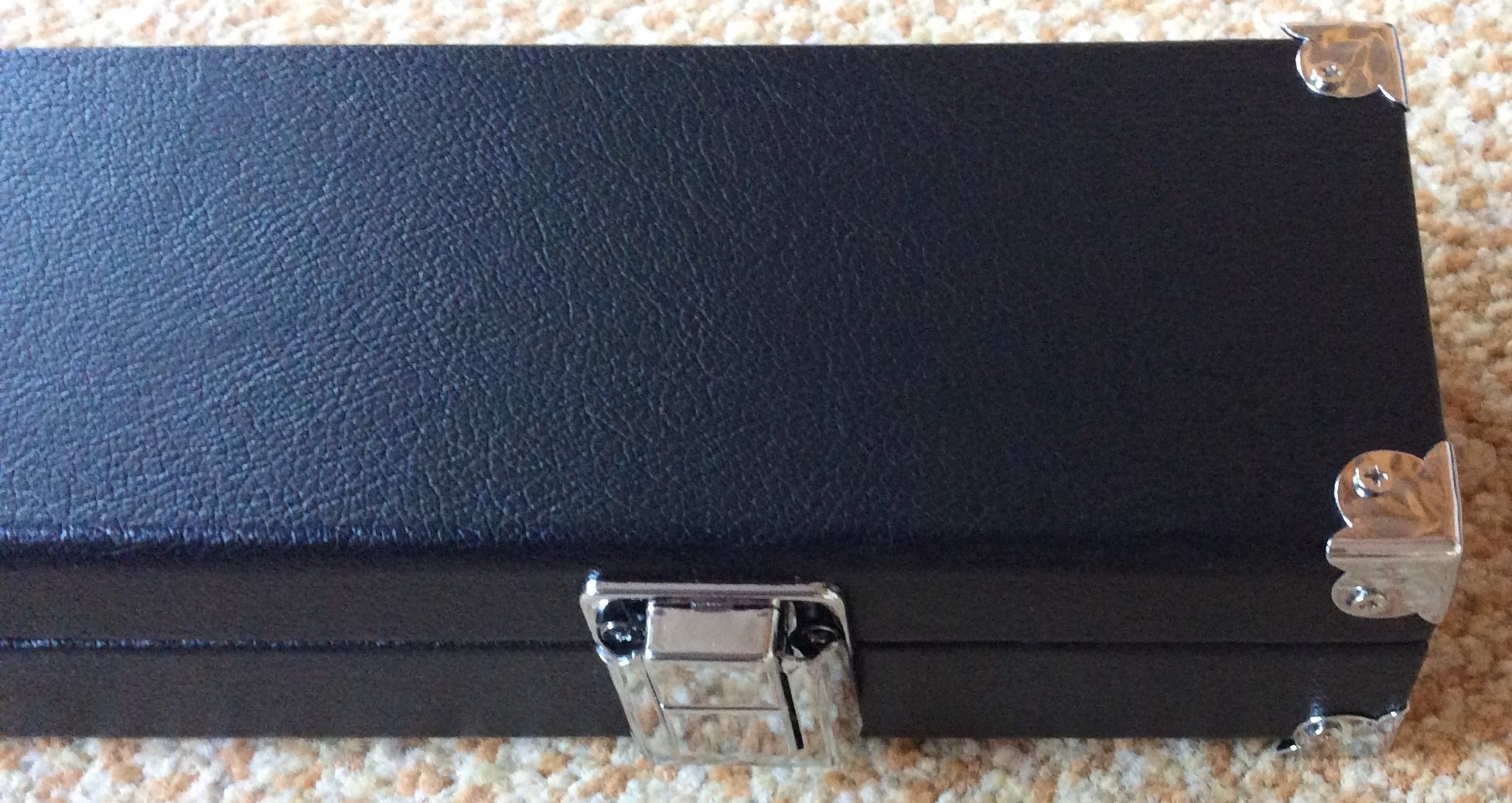 Heavy duty Black 2 piece cue case ,with reinforced corners .Foam padding & chalk compartment