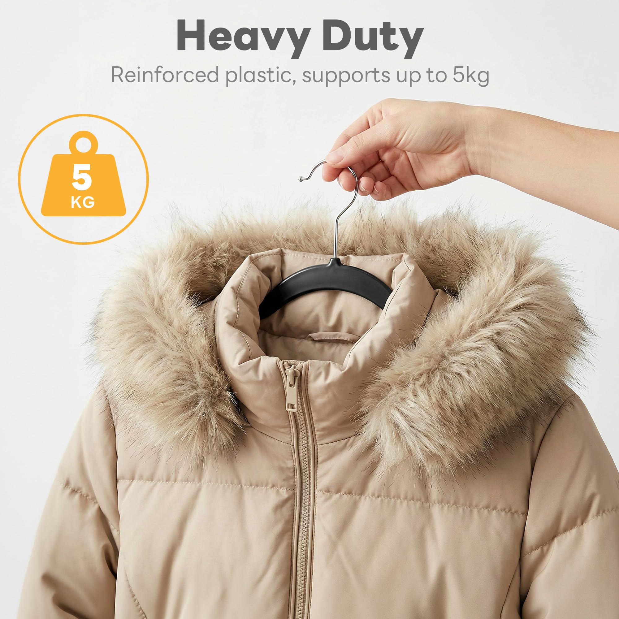 HOUSE DAY Pack de 50 perchas de plástico resistente, 0,5 cm, ultrafinas, ahorran espacio, sin pelusa y se pueden limpiar con un gancho giratorio de 360°, ideal para trajes, abrigos y camisas, color