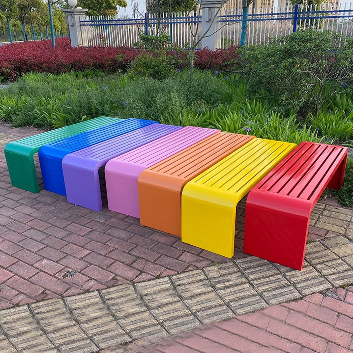 Banco de jardín resistente a la intemperie para 2 personas, 660 libras, construcción de metal, color amarillo, perfecto para patios, patios y par (120 cm)