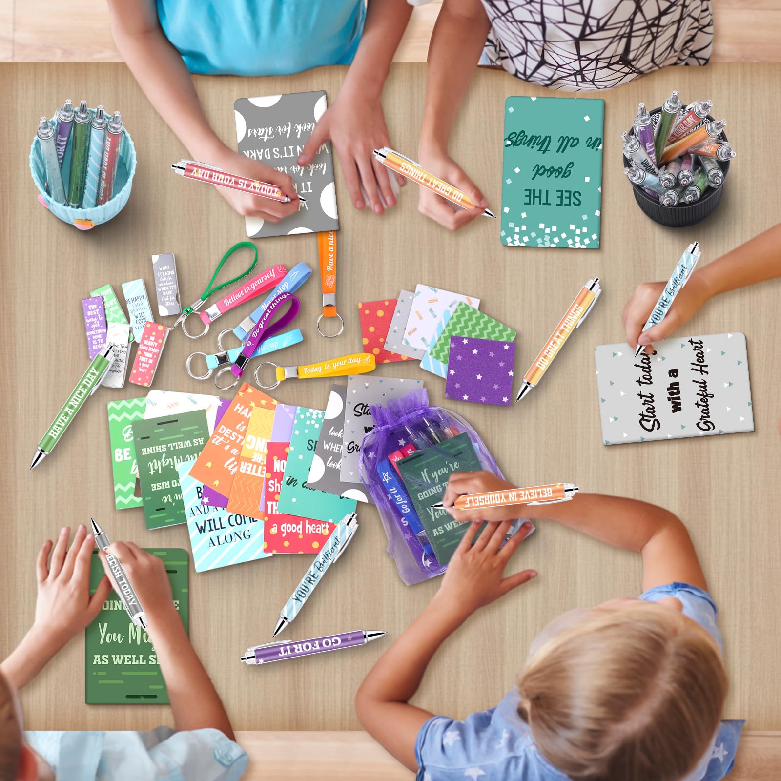 Pasimy 218 piezas de artículos de papelería inspiradores, mini bloc de notas motivacionales, marcadores para libros, calcomanías para aliviar el estrés, llaveros de silicona inspiradores para niños y