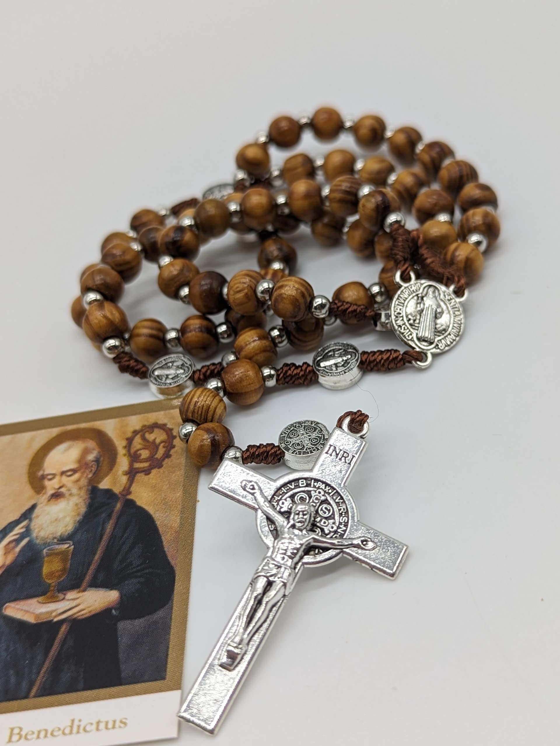 OVUNQUE PROTEGGIMI Rosario di San Benedetto grani in Legno di Noce e medaglie. Rilegato in Corda. Corona con Preghiera di San Benedetto. Rosario cattolico. St Saint Benedict Rosary. Catholic Rosary