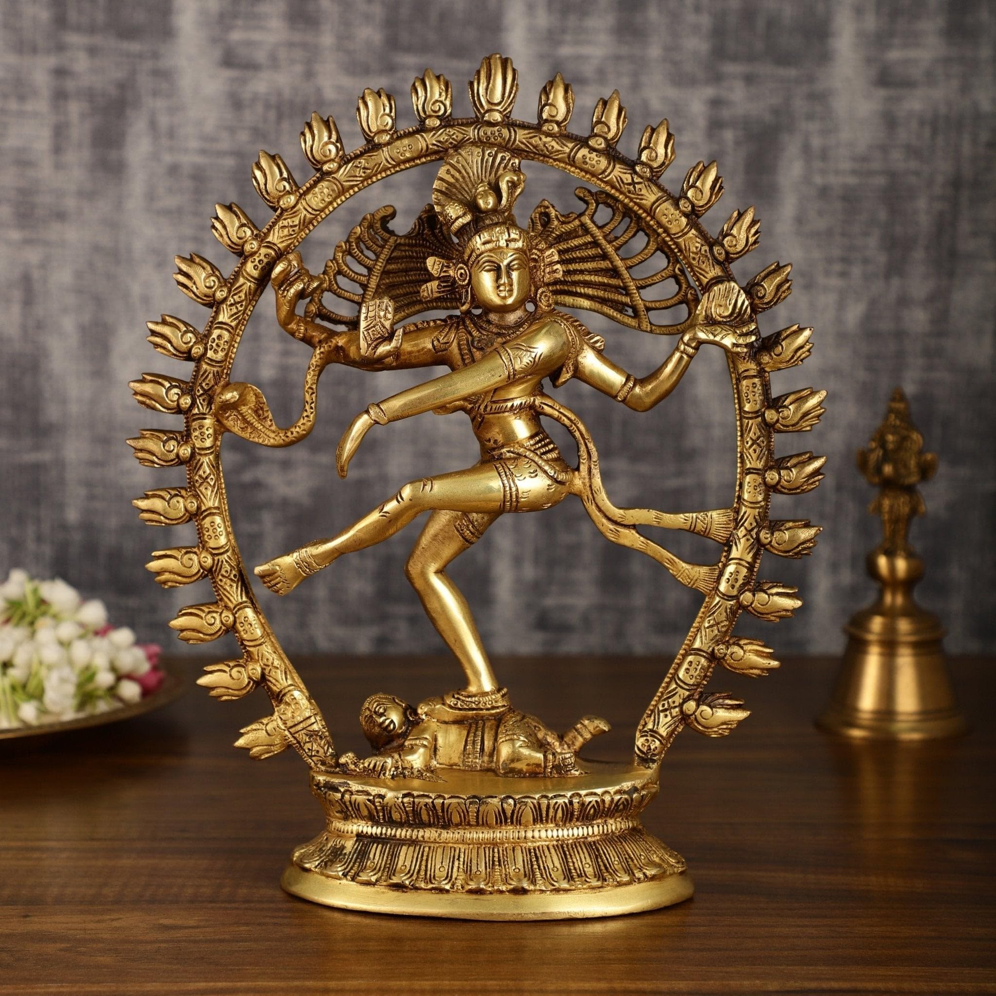 Statua Nataraja in ottone, statua di Shiva Nataraja danzante, 30 cm, maestosa Shiva in ottone in posa da ballo, ideale per la decorazione della casa, Lord Shiva nella danza cosmica, perfetta
