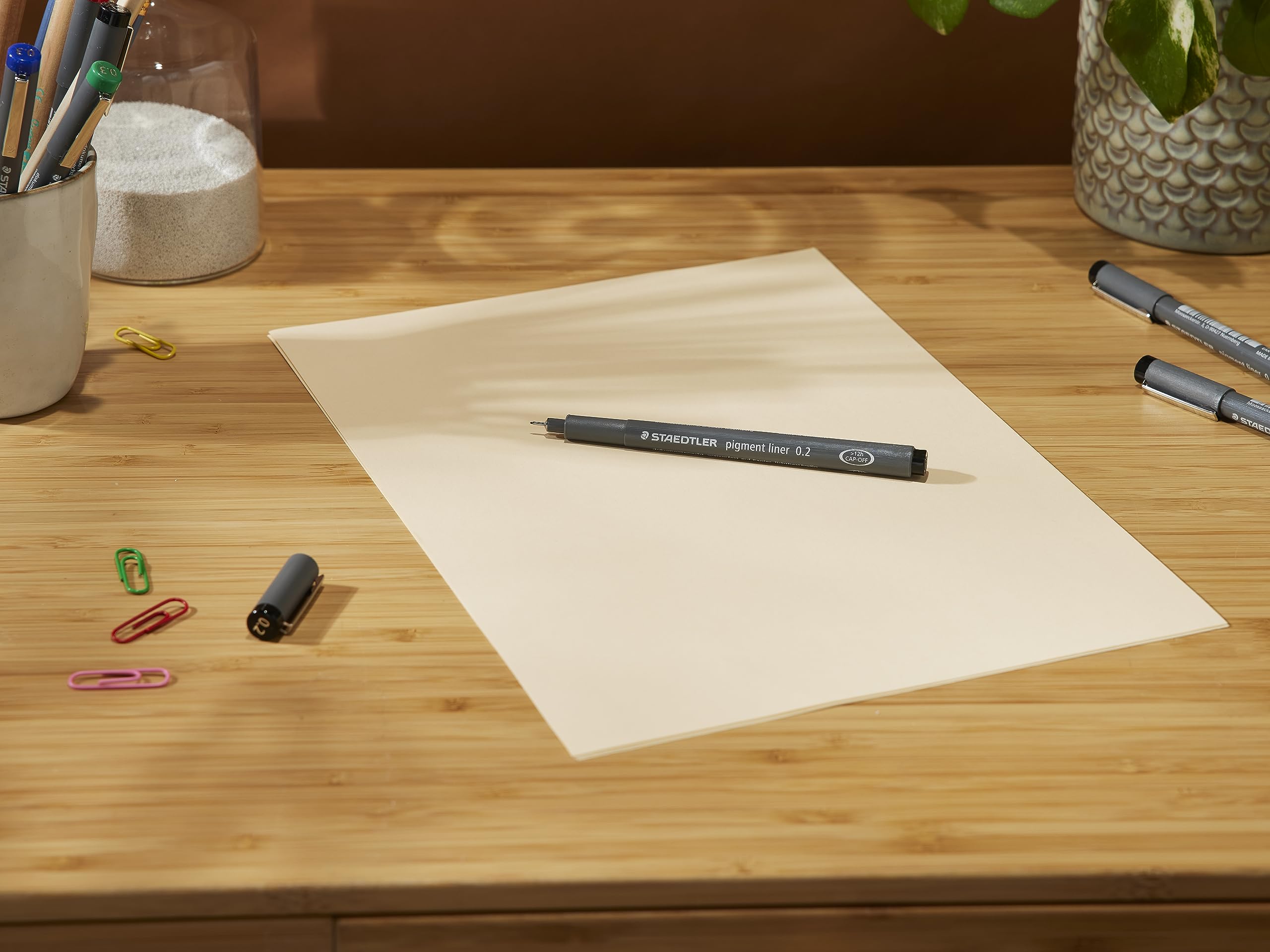 Staedtler Pigment Liner in diverse larghezze di linee con 3 liner gratis, inchiostro pigmentato per documenti, lunga durata, 7 larghezze di linee con 3 rivestimenti colorati, multicolore, 1 pezzo