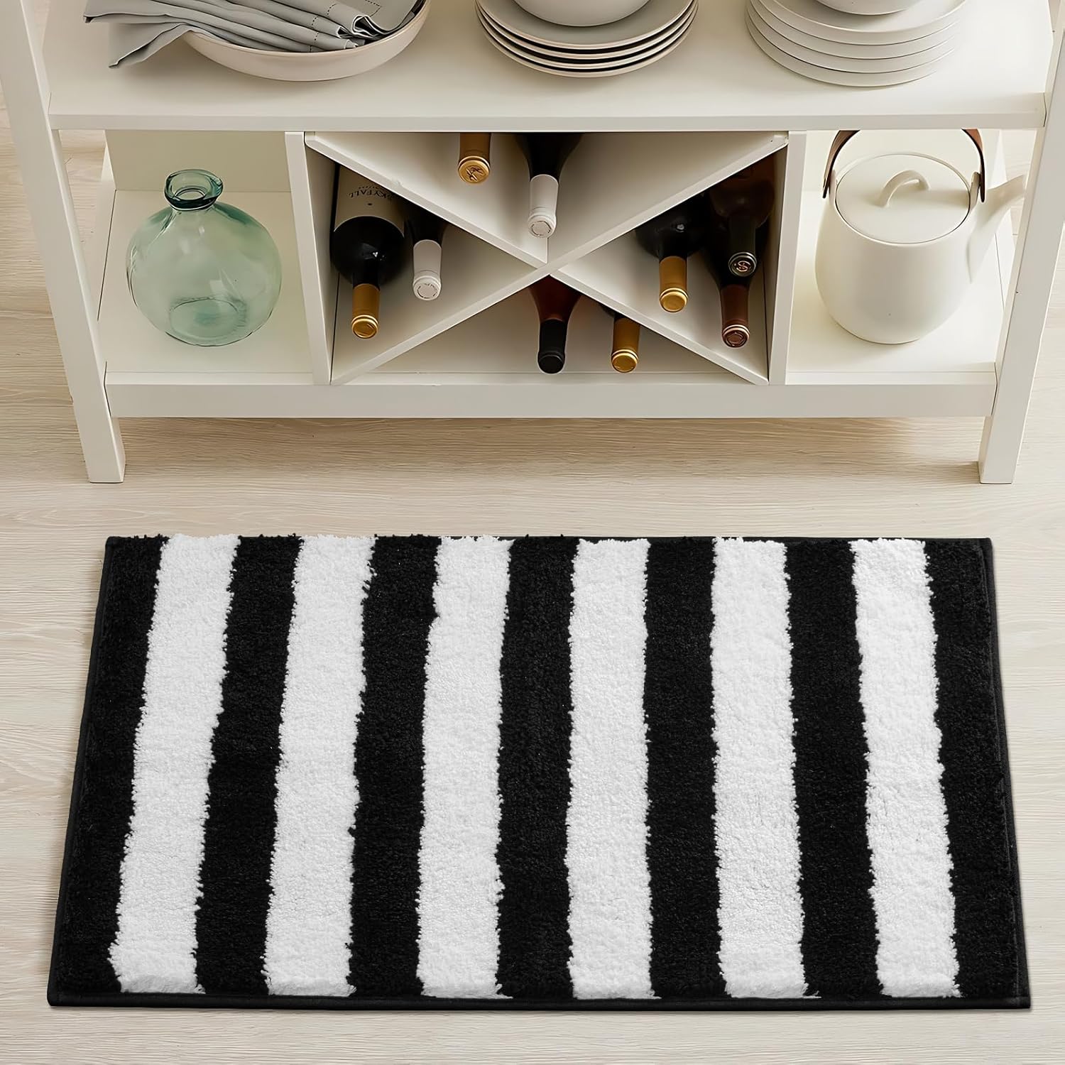 Black and White Striped Bath Mats for Bathroom, Non Slip Machine Washable Bathroom Rugs, Soft Thick Plush Water Absorbent Bath Rugs Microfiber Geometric Door Mats for Shower Tub Sink, 20"x32"