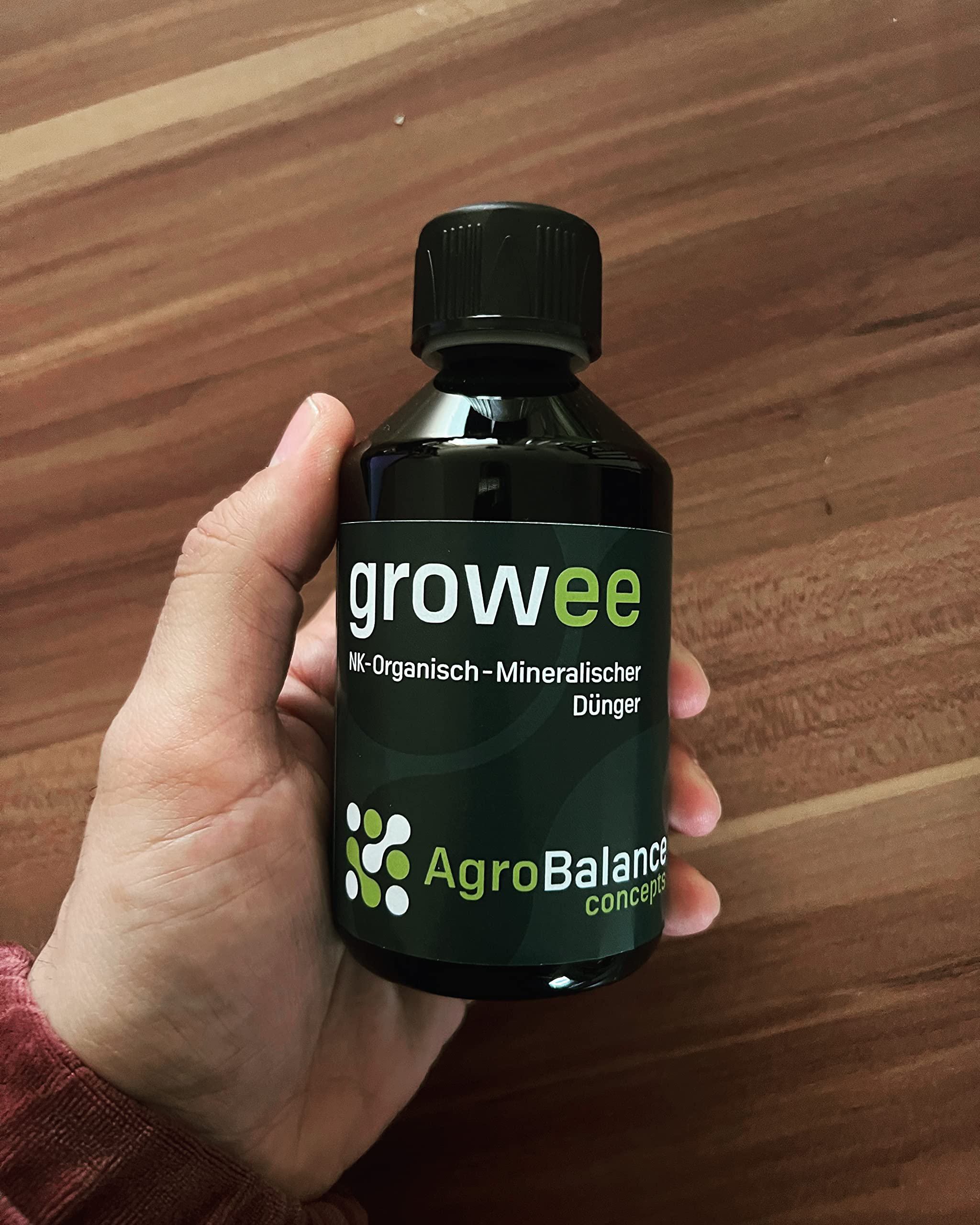 Vegan & Bio Organischer Mehrertrags Dünger Konzentrat 100% Vegan & Organic Fertilizer (1000 ml) ergibt 100 Liter Dünger reicht für ca. 333 Pflanzen