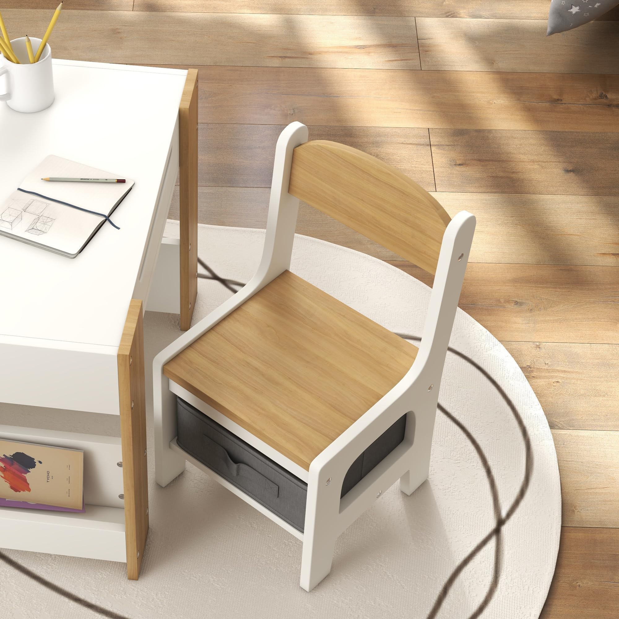 HOMCOM Juego de Mesa y 2 Sillas Infantiles Mesa con Sillas para Niños 3 en 1 con Pizarra Cajones de Tela y Espacio de Almacenamiento para Guardería Sala de Juegos Blanco y Natural