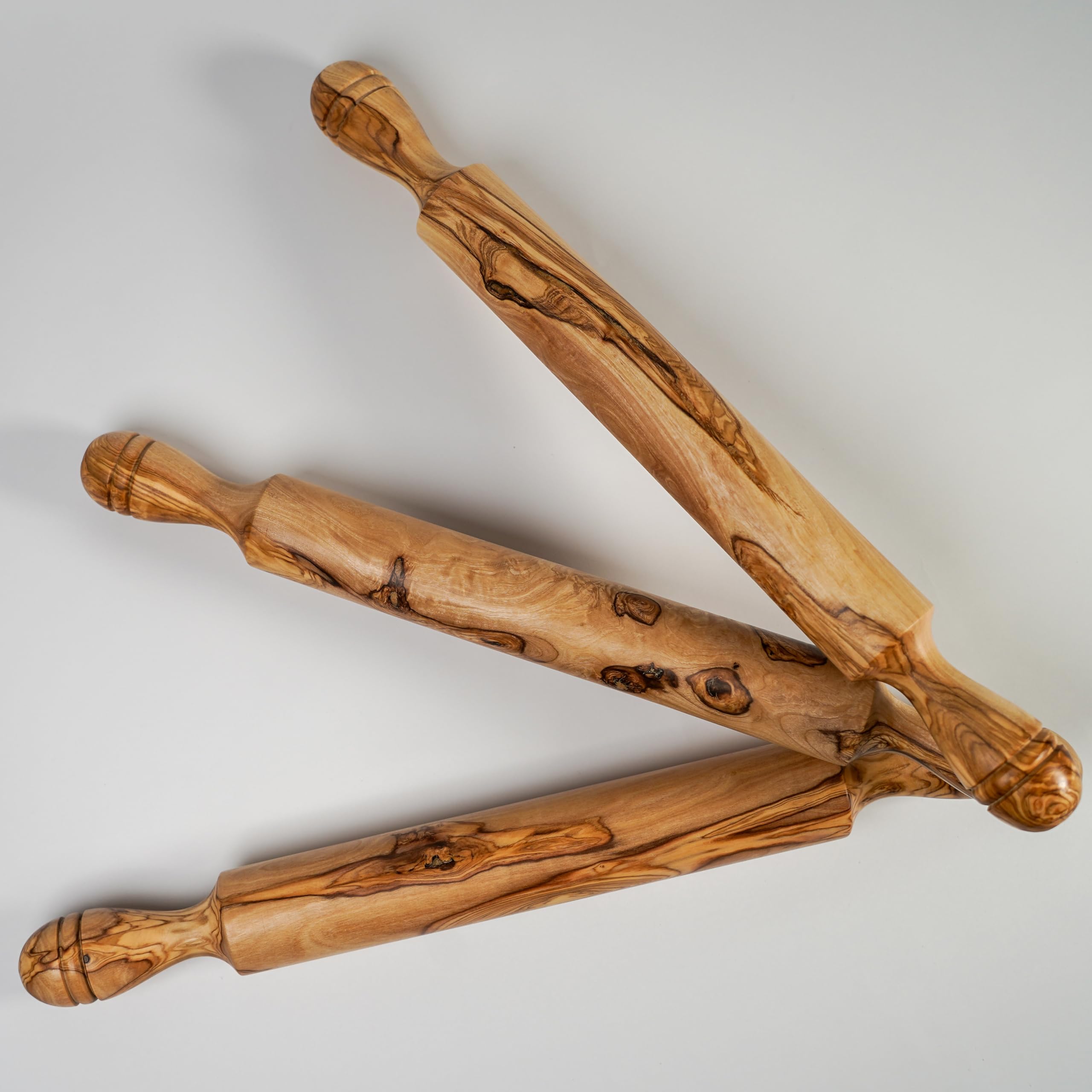 Rouleau à pâtisserie fait main en bois d'olivier 100 % naturel avec poignées, longueur 41 cm Ezo.Home