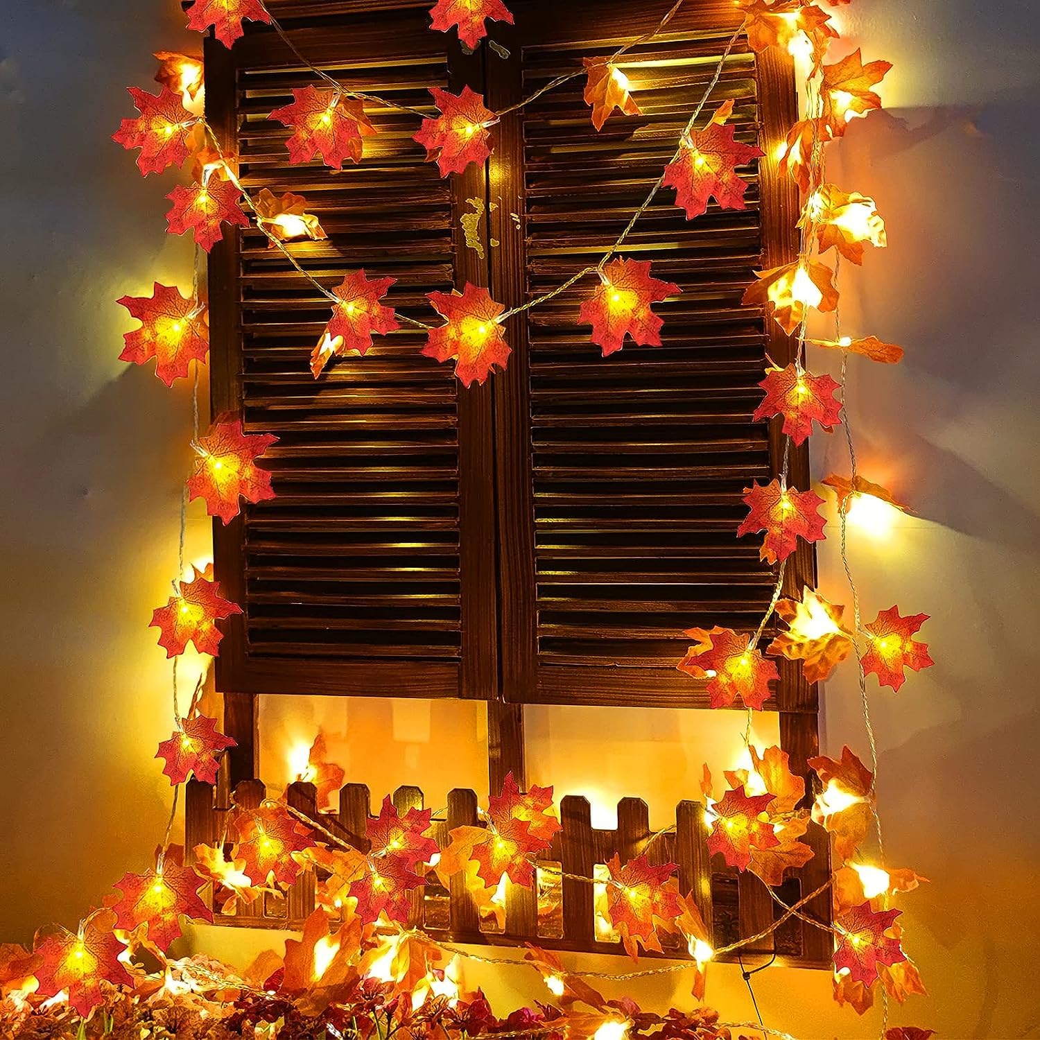 3 Meter Maple Leaf String Lights,30 LED Fall Decor Lights with 2 Modes,Battery Operated Halloween Orange Light,Waterproof Indoor Outdoor Thanksgiving Decor for Garden,Home,Room,Dining Table-A