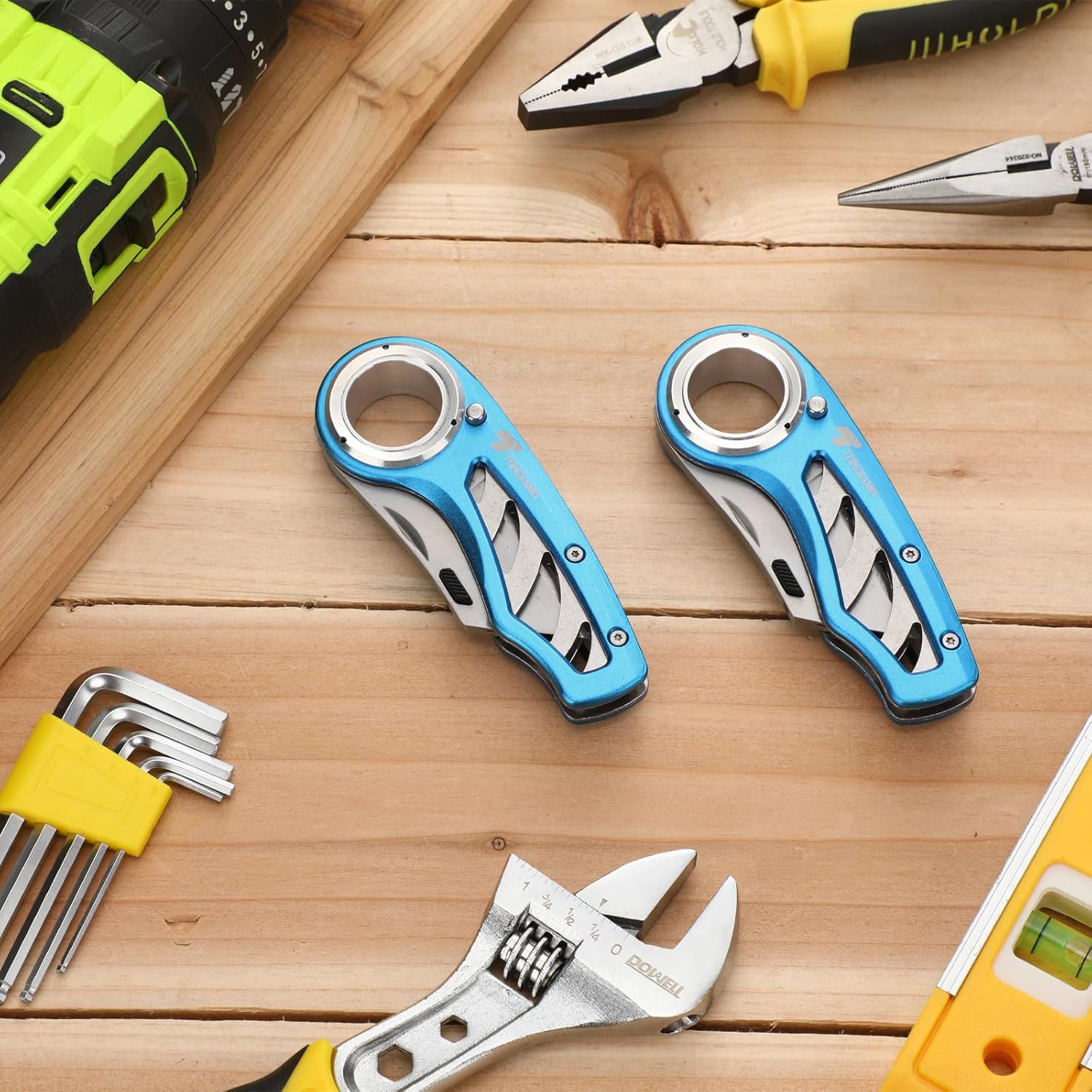 Tondiamo 2 Pcs Folding Pocket Utility Knife Heavy Duty Box Cutter Folding Razor Knife with Anti Slip Finger Loop Easy Change Blades 3 Lock Positions Design (Blue)