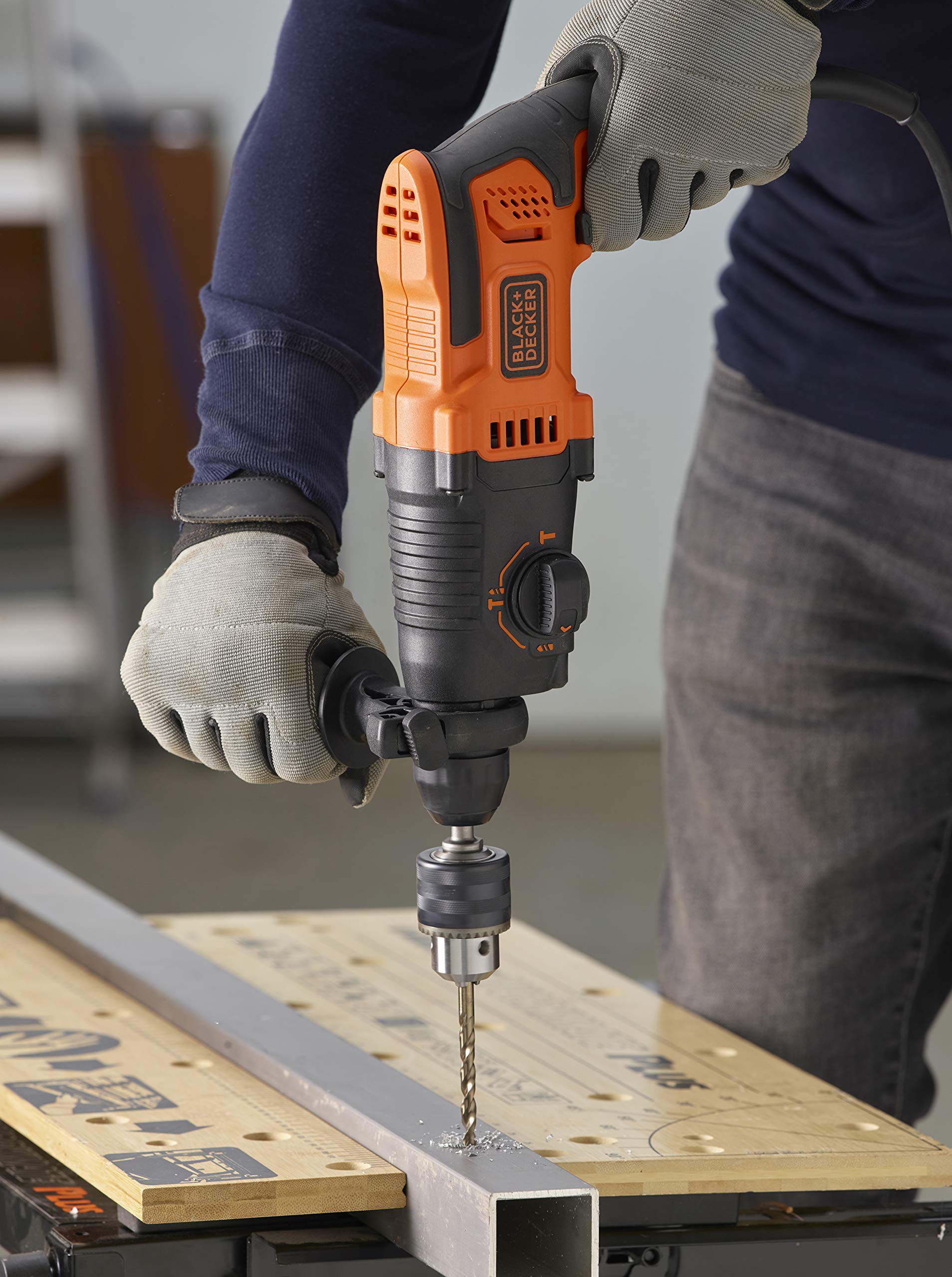 Black+Decker SDS-plus młot kombi BEHS01 (650 W, 1,4 J, do efektywnego wiercenia, udaru i lekkich prac dłutujących, w zestawie 2 wiertła SDS-plus, uchwyt wiertarski na koło zębate, adapter)