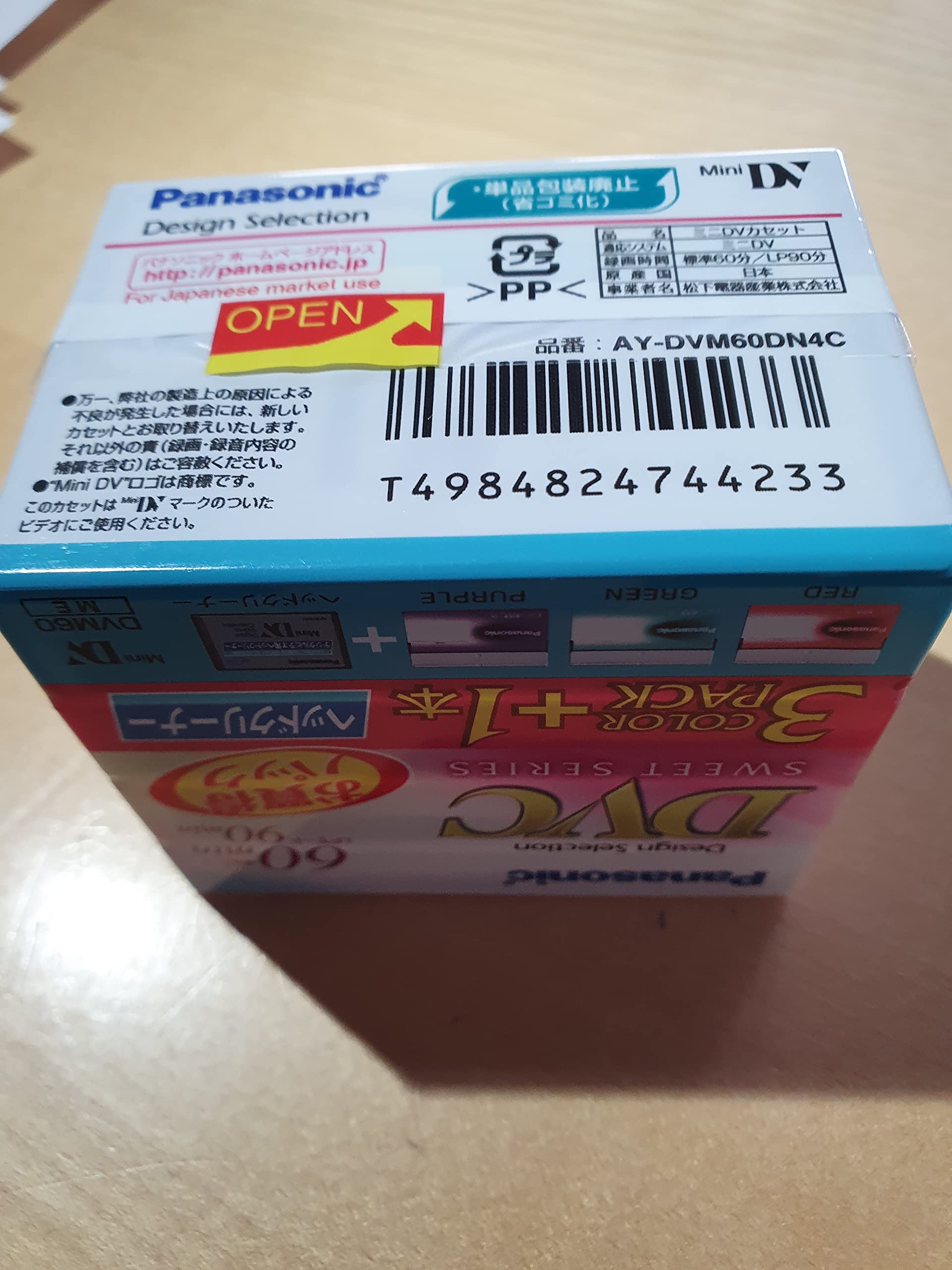 Panasonic AY-DVM60DN4C Lot de 4 (3 x AY-DVM60 MiniDV Design Edition + 1 x cassette de nettoyage MiniDV)