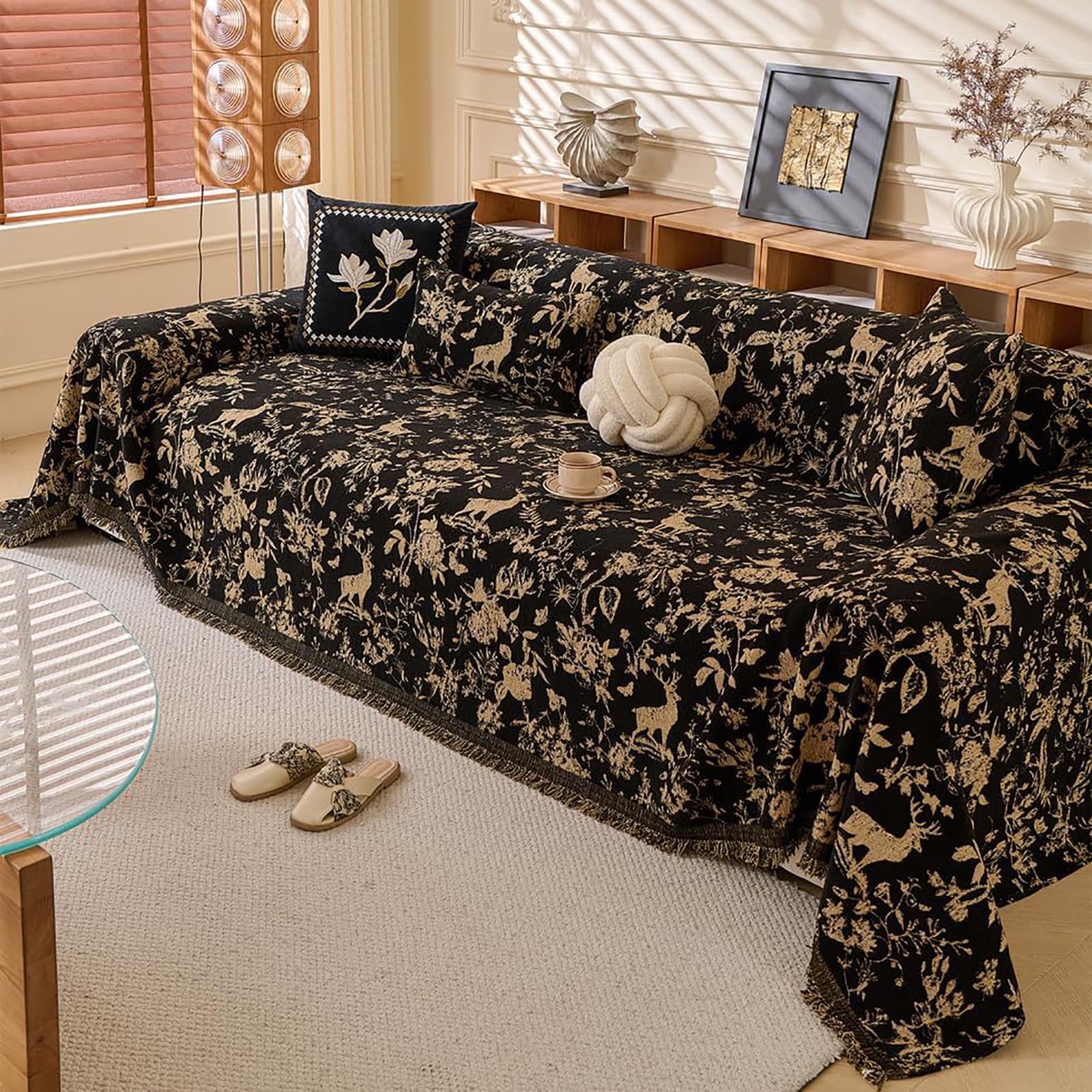 Housse de canapé bohème noire pour réchauffer vos soirées cocooning