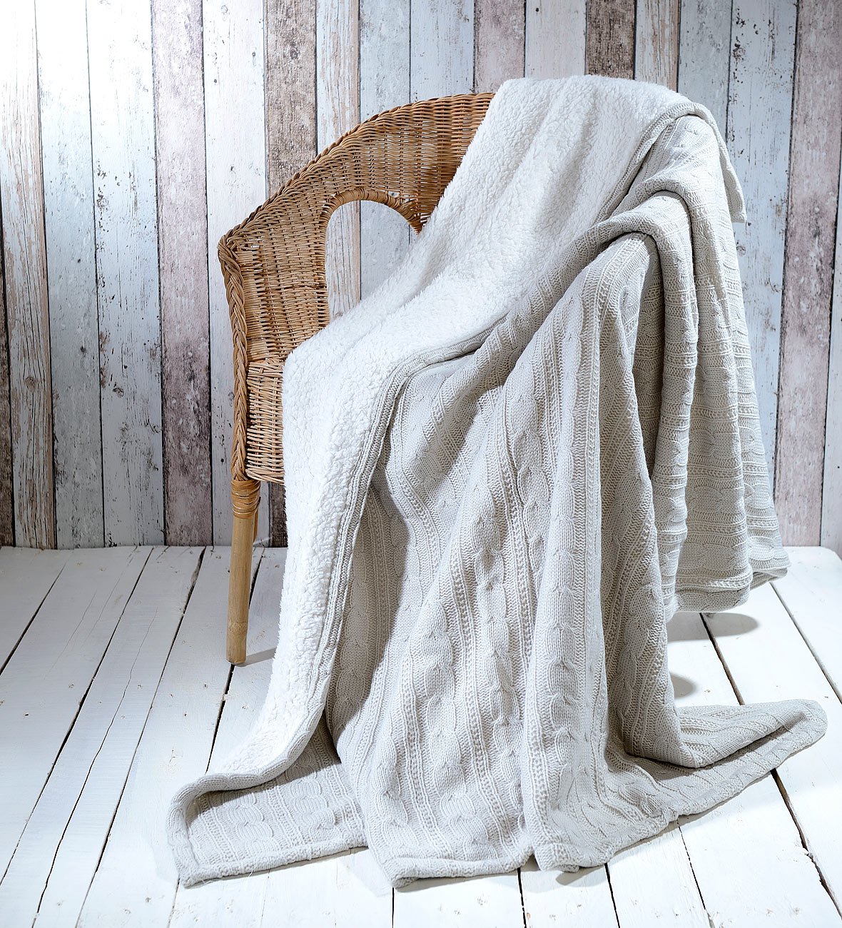 Coperta Copriletto Morbida Effetto Agnello con Motivo a Trecce 150 x 180 cm Beige