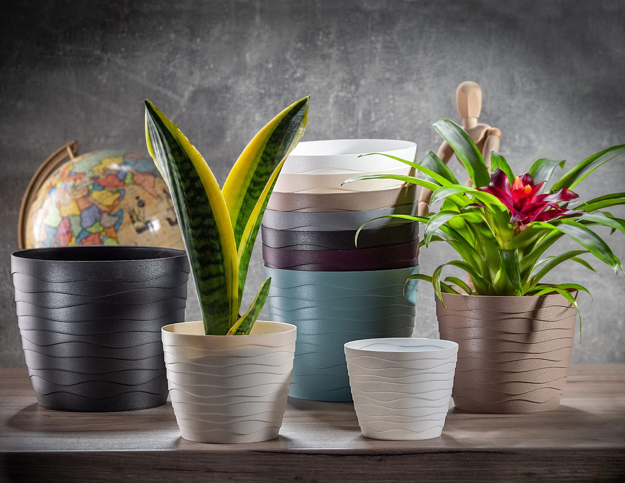 KADAX Vaso Per Fiori In Plastica Resistente UV – Rotondo, Diametro 17 Cm, Colore Beige – Moderno Secchio Portapiante Con Bordi Ondulati Per Soggiorno E Corridoio
