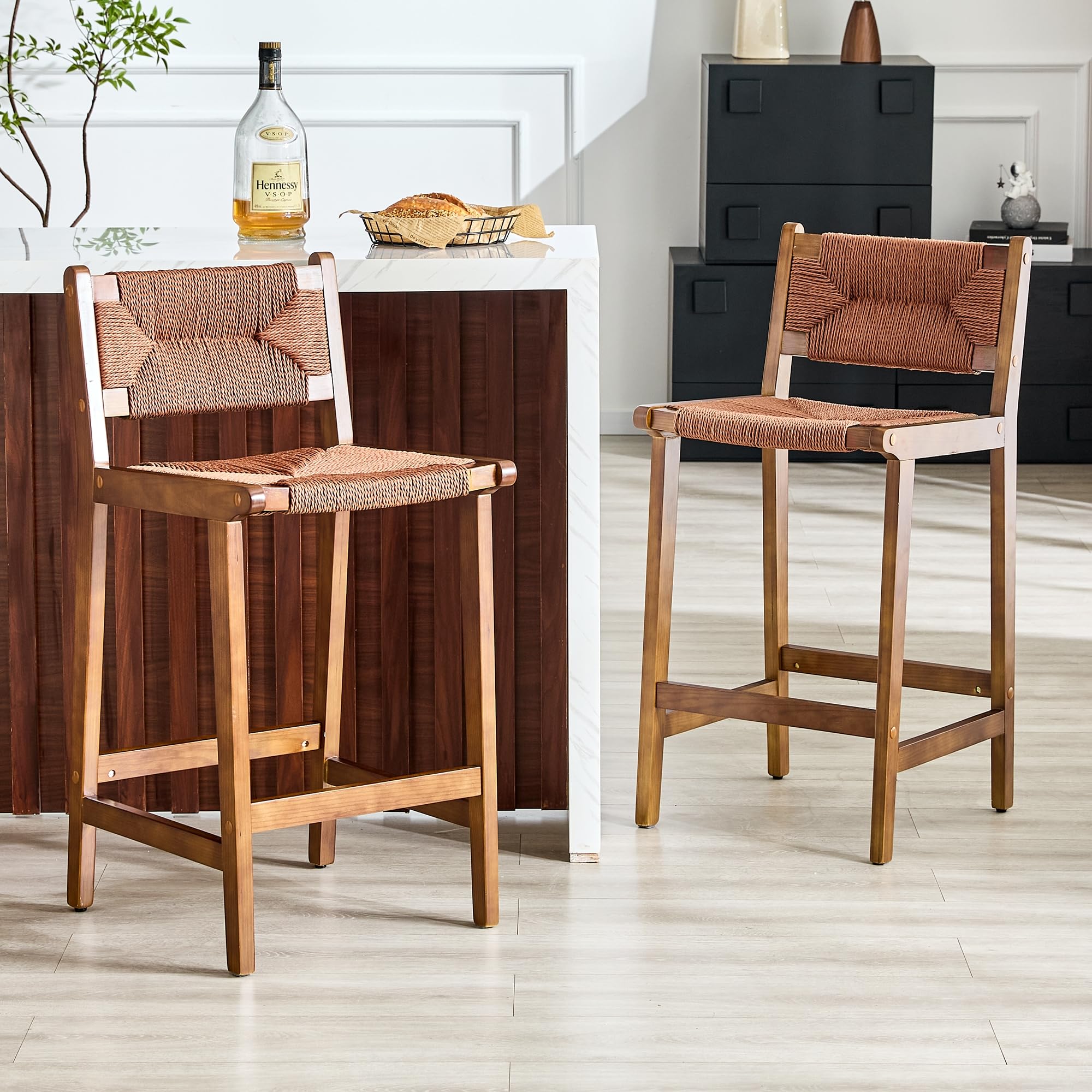 Tabourets de bar en bois massif de noyer : l'élégance tressée pour votre cuisine