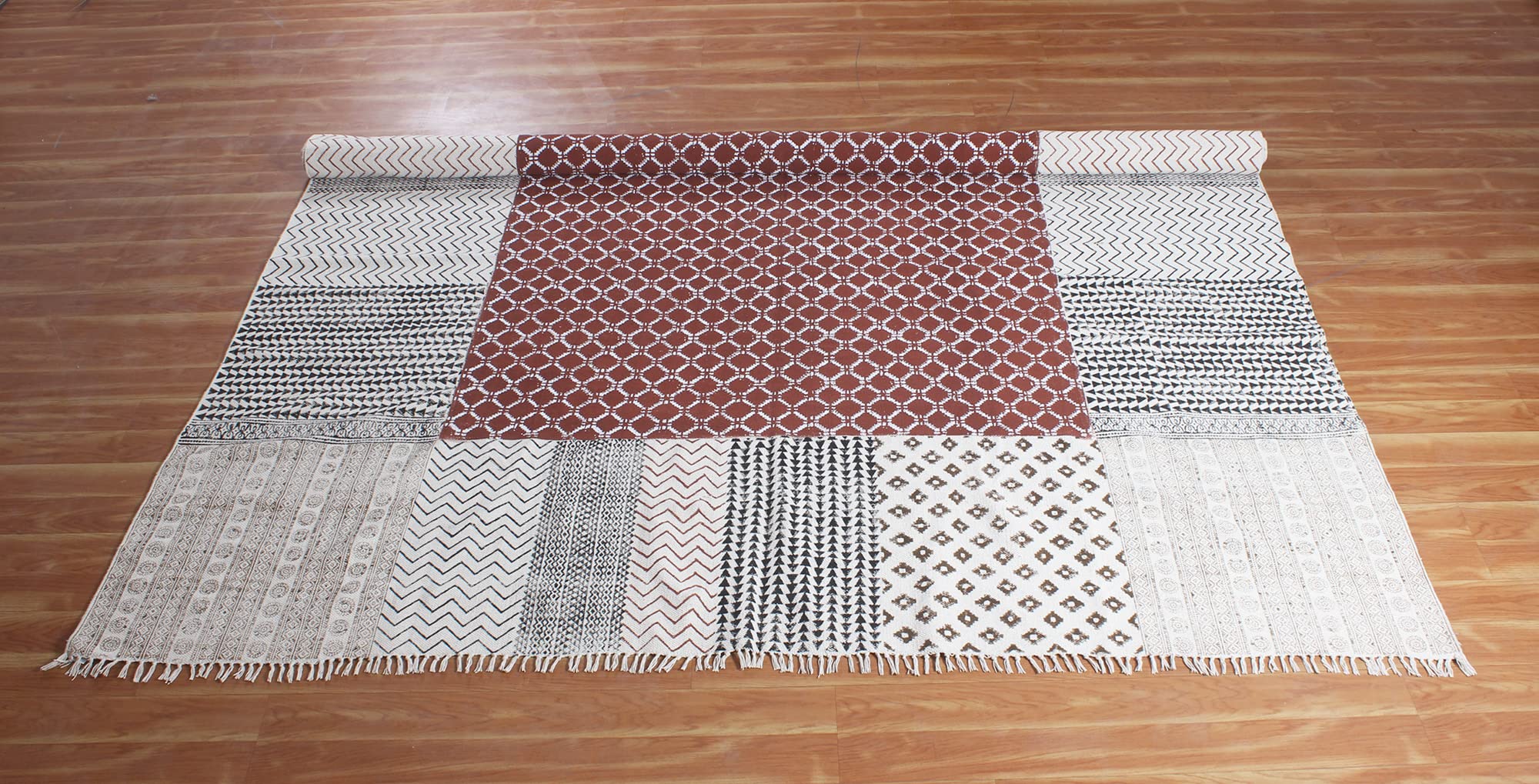 Tapis Kilim 152 x 243 cm en coton motif géométrique Dhurrie facile lavable à la main Tapis à tissage plat pour salon, chambre à coucher Marron et beige 0,5 cm