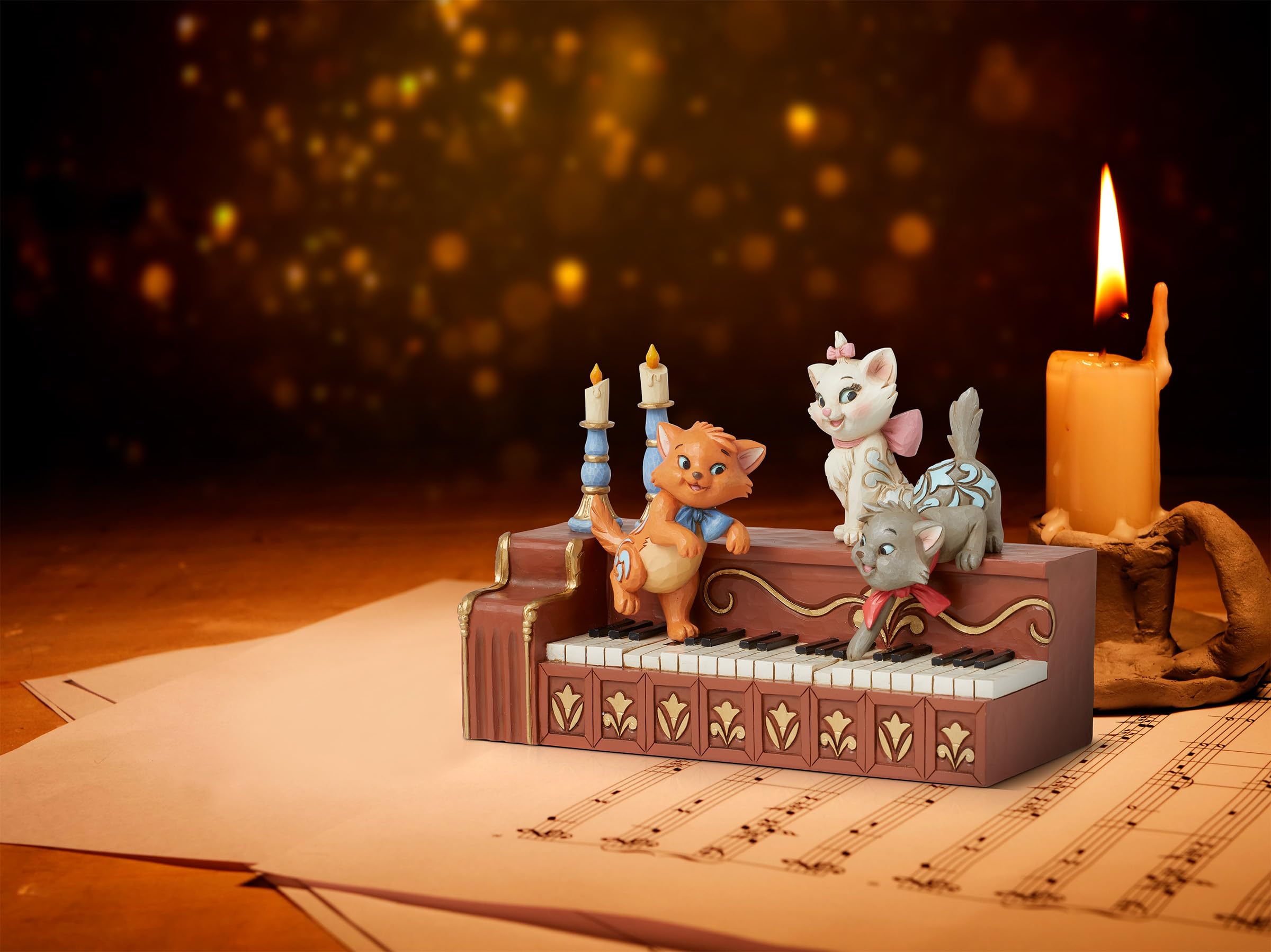 Enesco Disney Traditions Collection by Jim Shore - Statuetta decorativa in resina dipinta a mano, motivo: gattini degli Aristogatti, 12 cm