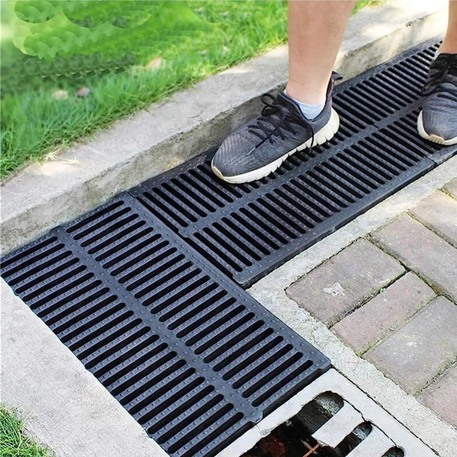 Vibeo Drain Covers Outdoor Sturdy Polymer Plastic Channel Drain Grate, Black Outdoor Drain Cover for Yard Roadside Park Basement, Cuttable Rain Gutter Drainage Grate(50x10x2cm/19 3/4"x4"x3/4")