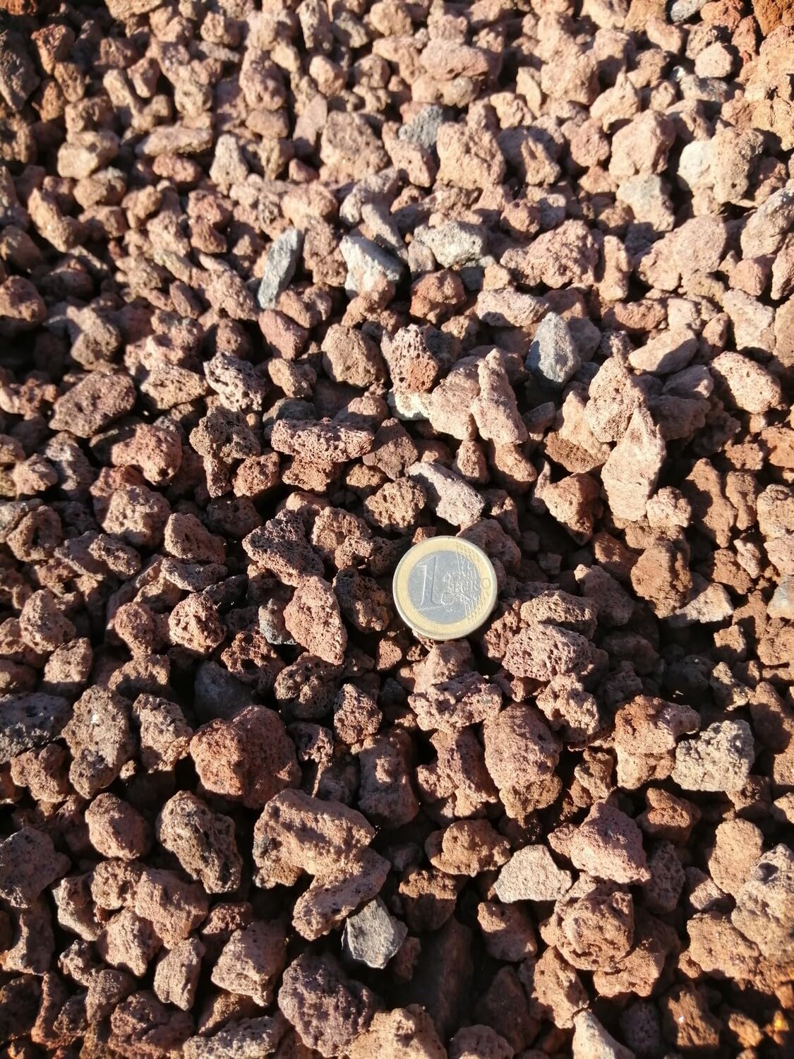 Lava Mulch 8–16mm für Garten und Aquarium, Frostfest, Geruchlos, als Mulch und Dekoration, langfristige Bodenverbesserung - 25kg