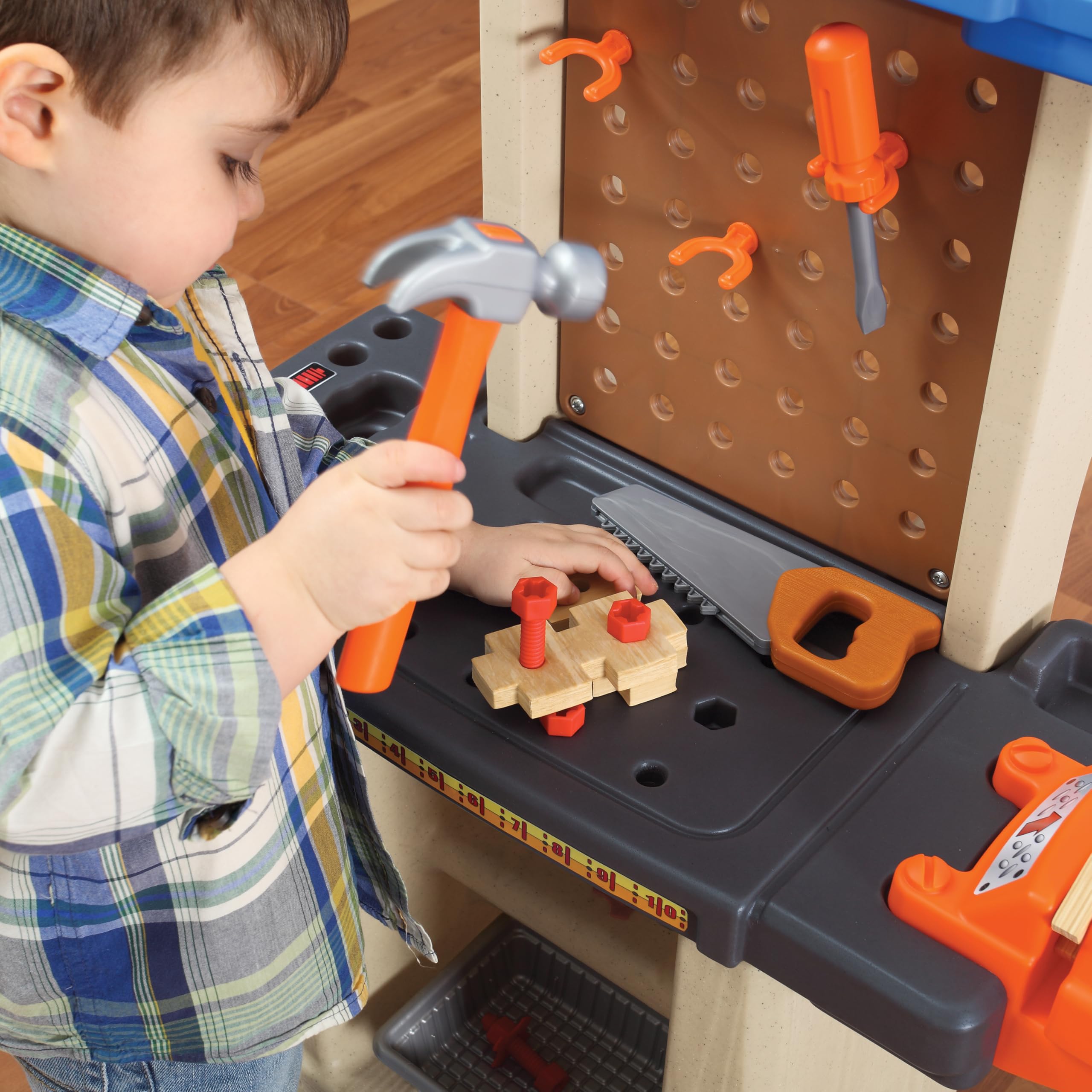 Step2 Handy Helper's Workshop Etabli pour Enfant | Jeu de Bricolage avec Outils & Kit d'Accessoires de 22 Pièces | Jouet en Plastique pour Enfants