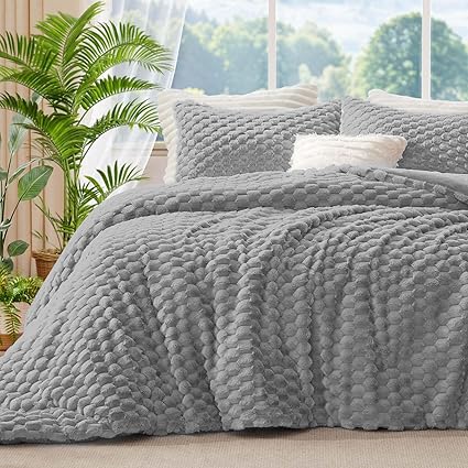 BEDELITE Fluffy Twin Comforter Set - Light Grey Fleece Soft Comforter for Twin Size Bed, Luxury Warm Bedding Set for Winter, Fuzzy Bed Set 2 Pieces (1 Comforter, 1 Pillowcase)