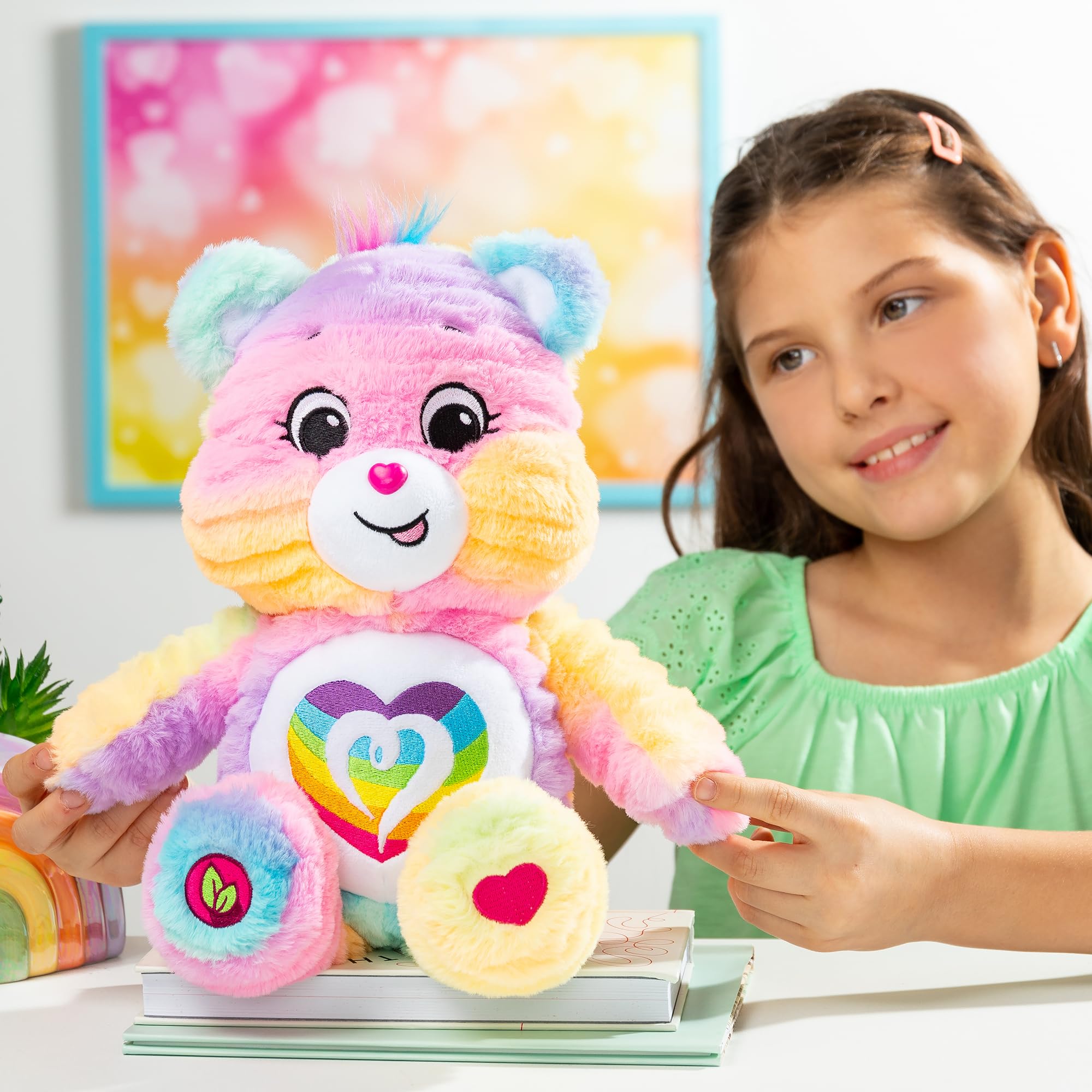 Basic Fun Care Bears 35 cm kolorowy plusz – 'Togetherness Bears' ekologiczna miękka zabawka z jasnym identyfikatorem brzucha, żywy przedmiot kolekcjonerski dla dzieci i fanów