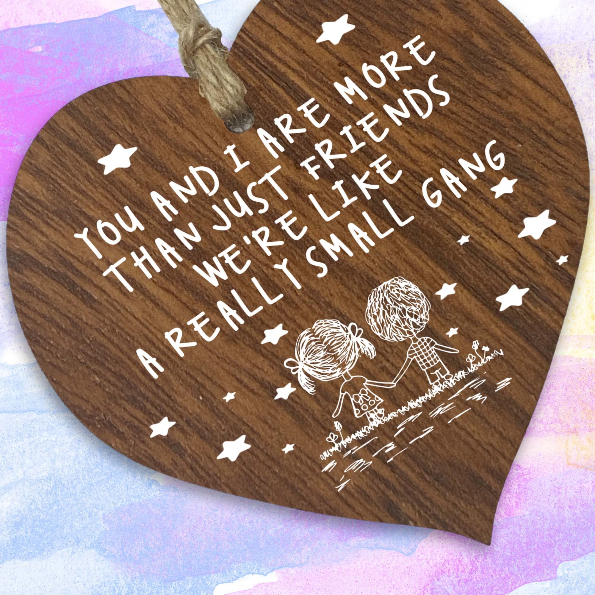 Elizabeth Winter La Migliore Amica E Quella Che Ti Fa Sentire Unica Targa In Legno Da Appendere A Forma Di Cuore, Idea Regalo Per Un Amico Speciale - Foto 11