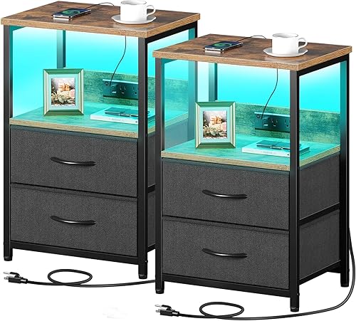 Seventable Juego de 2 mesitas de noche con estación de carga, mesita de noche con luces LED, mesita de noche con 2 cajones de tela, mesa auxiliar de