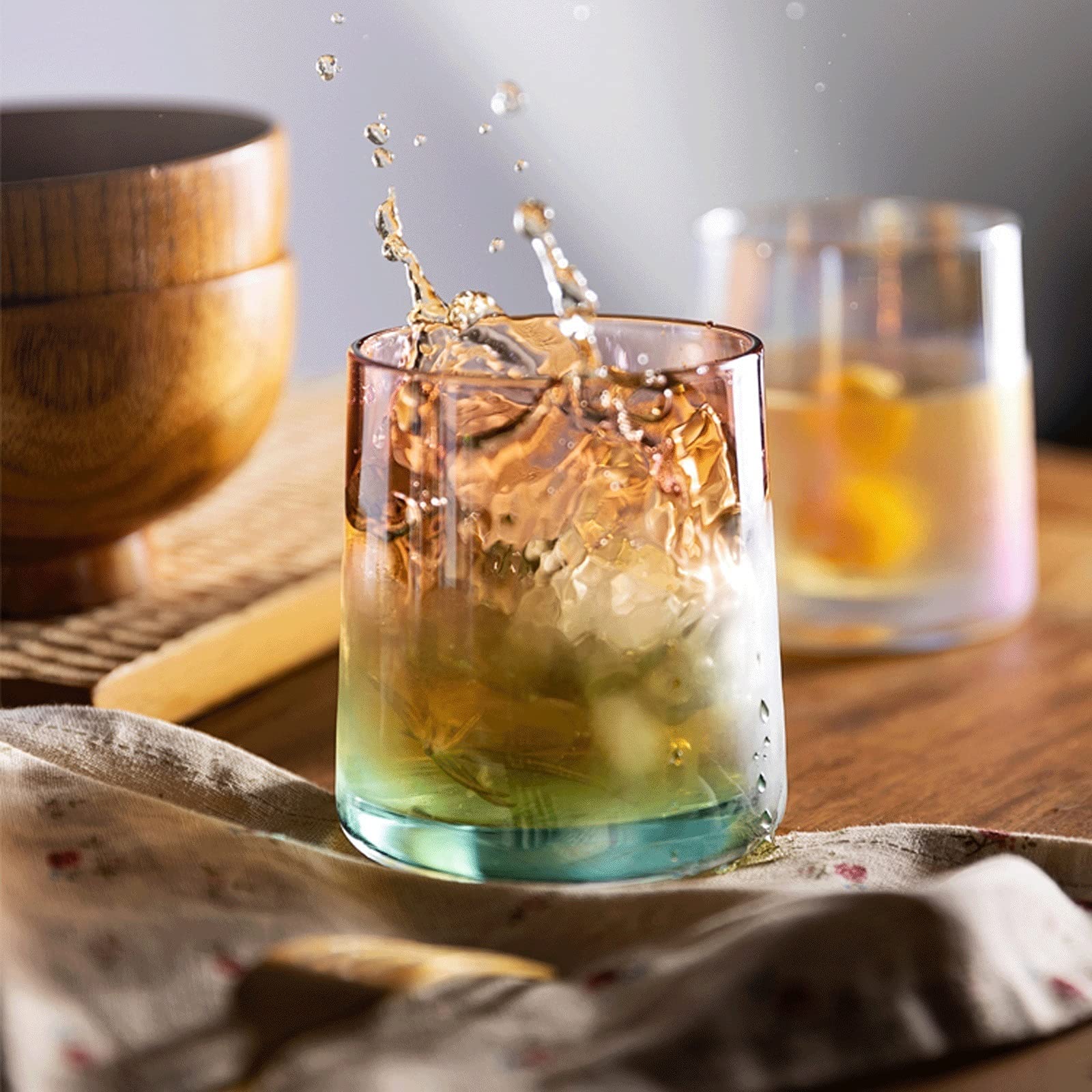 Szklanki 4-częściowy zestaw szkła bezołowiowego szkła 7.7oz bezołowiowy zestaw szkła odpowiedni dla kubków na napoje whisky i zestawy do napojów gospodarstwa domowego Szklanki do wody Szklanka barowa