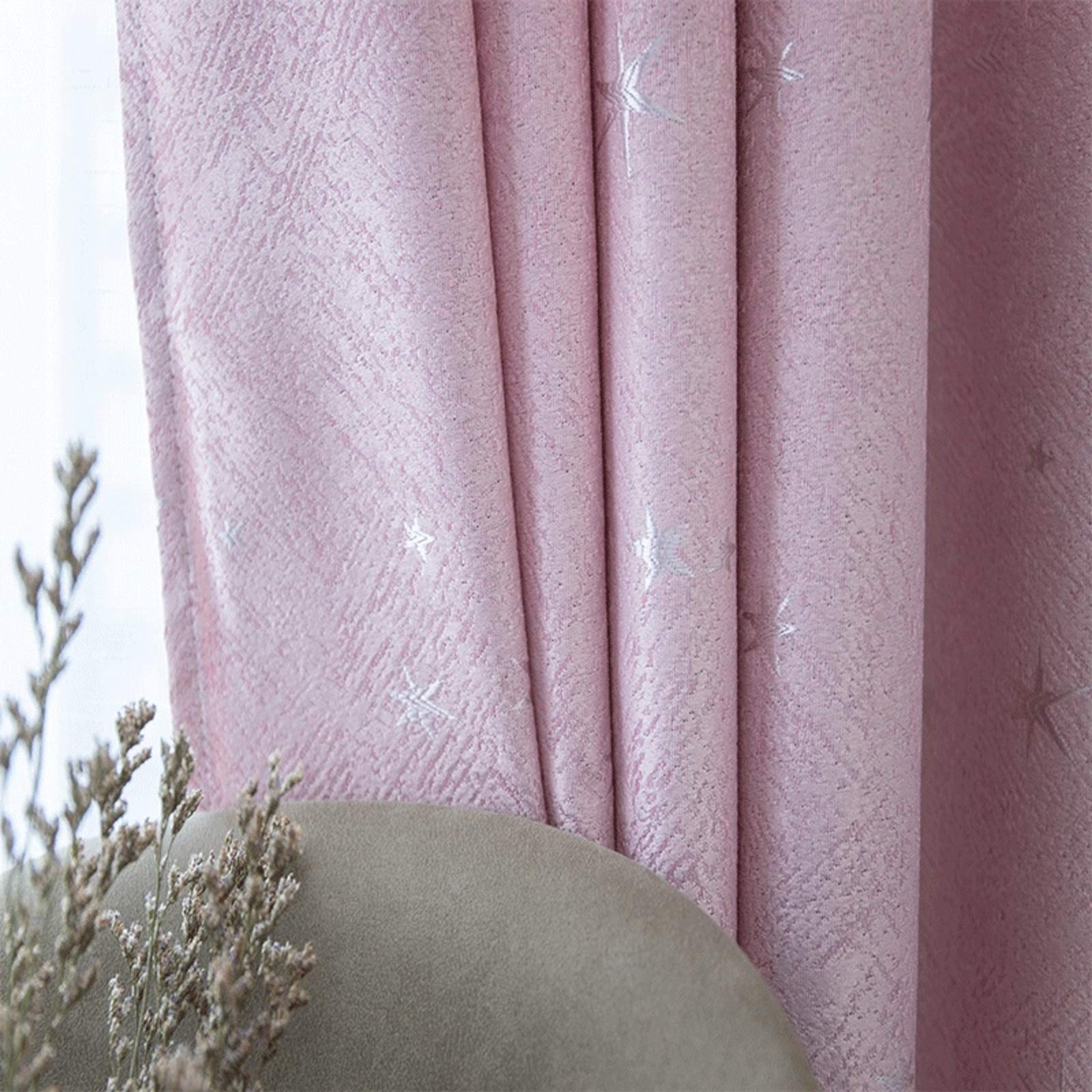 Rideaux pour chambre d'enfant rose à étoiles d'argent pour créer un espace de nuit magique