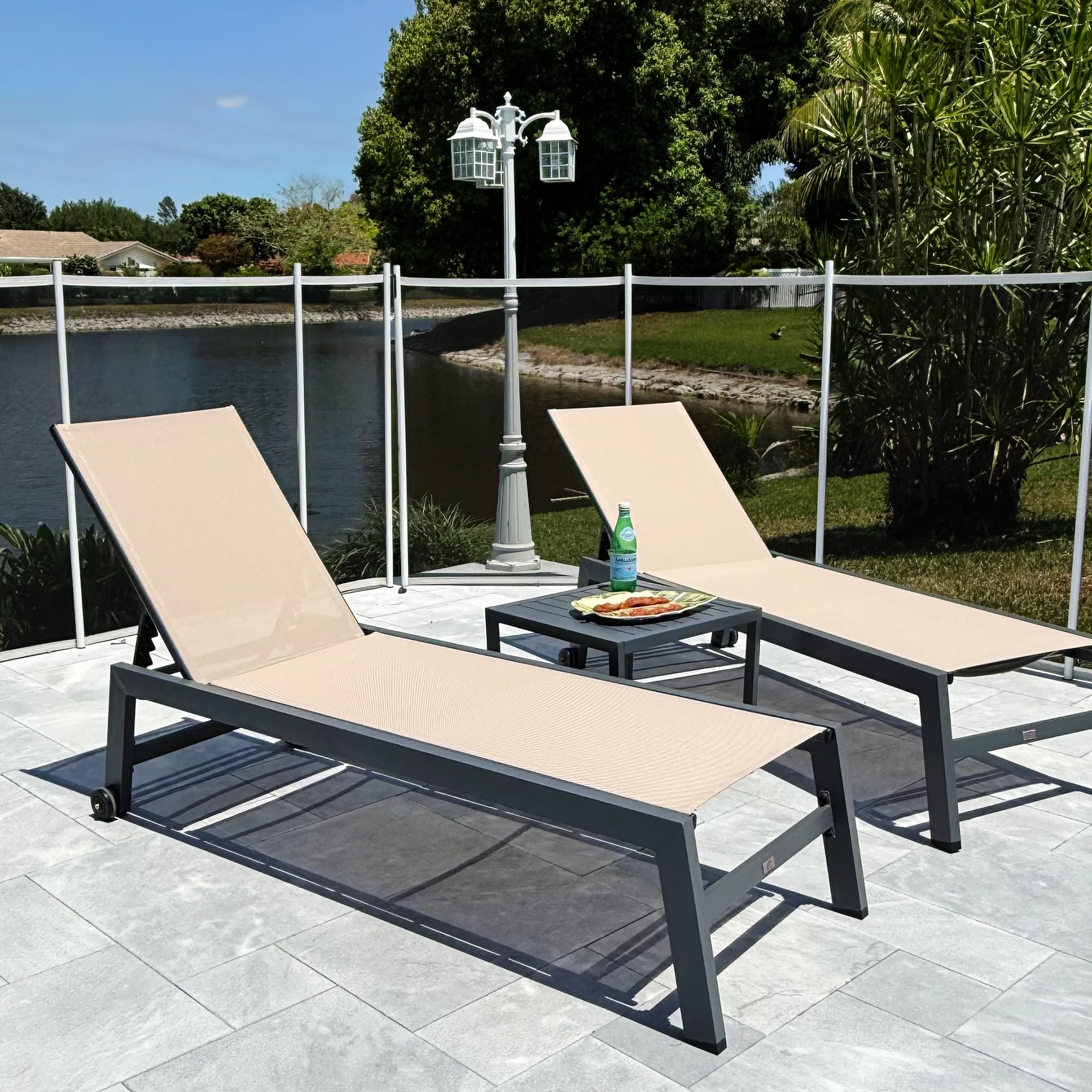 PURPLE LEAF 2er-Set Sonnenliege mit Rollen und Beistelltisch, Aluminium Gartenliege mit 5-Fach Verstellbar, Textilene-Stoff