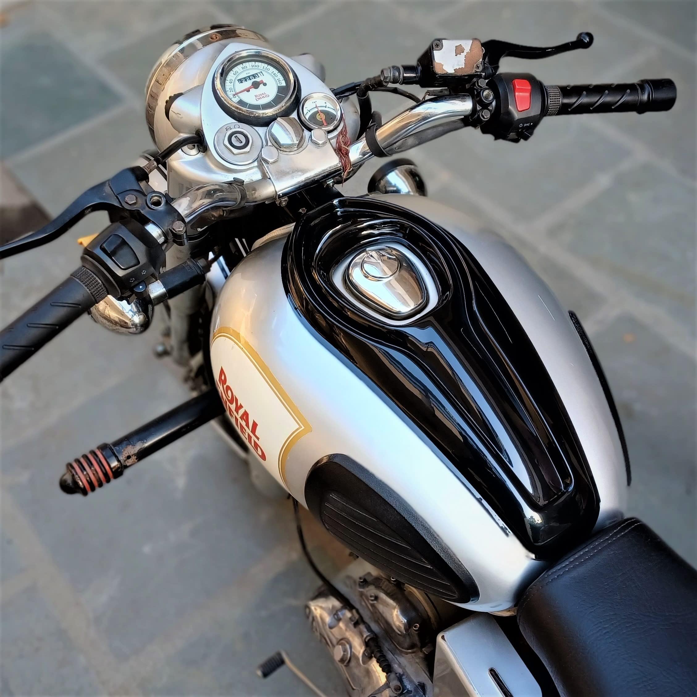 Saiga Parts TankTie for Royal Enfield Classic 350 (2014-21, Gloss Black)