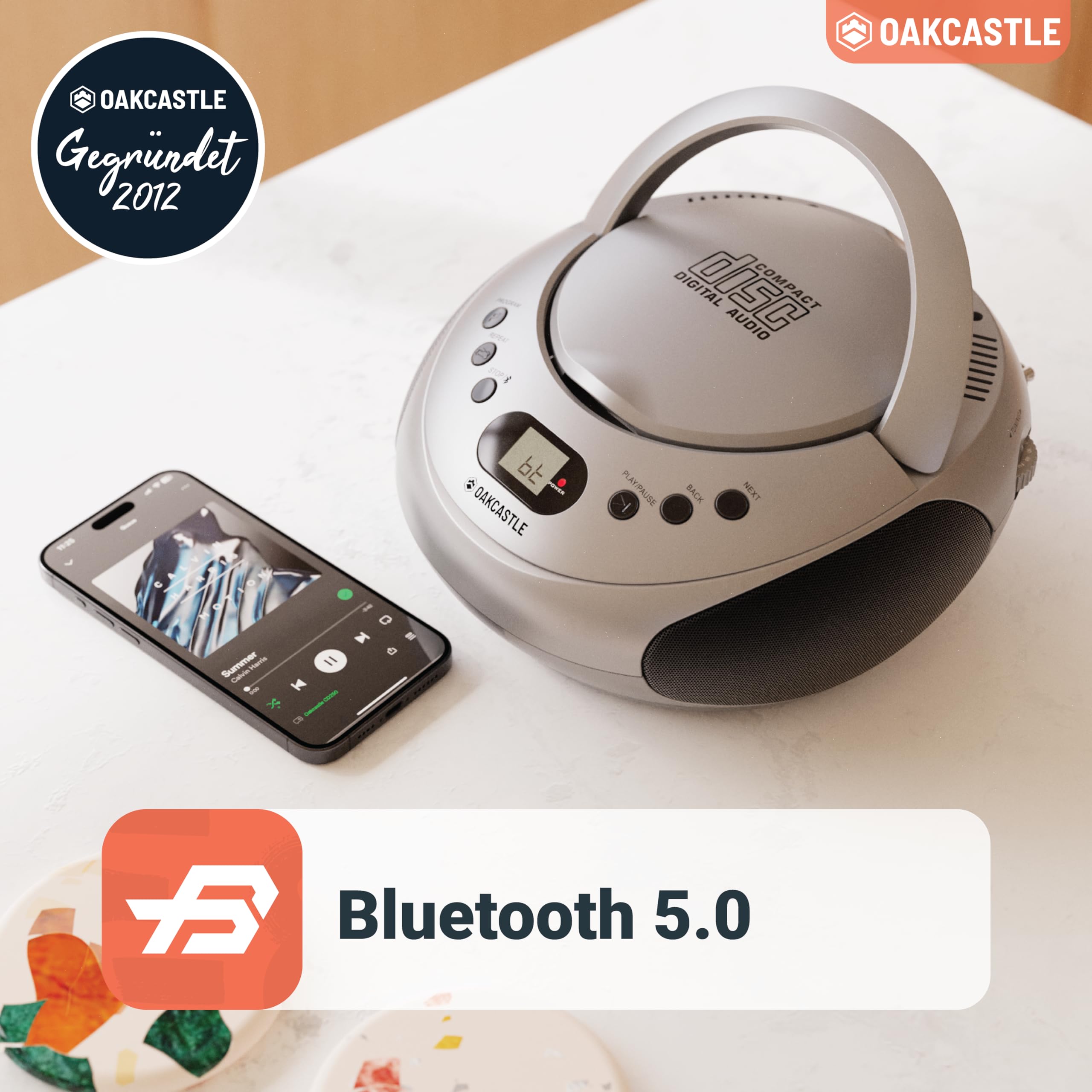 OAKCASTLE CD250 Tragbar Bluetooth Boombox | Einfache Kontrollen CD Player fur Kinder | Tragbare CD Spieler mit FM Radio, 30 Radiovoreinstellungen, LED-Anzeige & Kopfhörerbuchse (Silber)