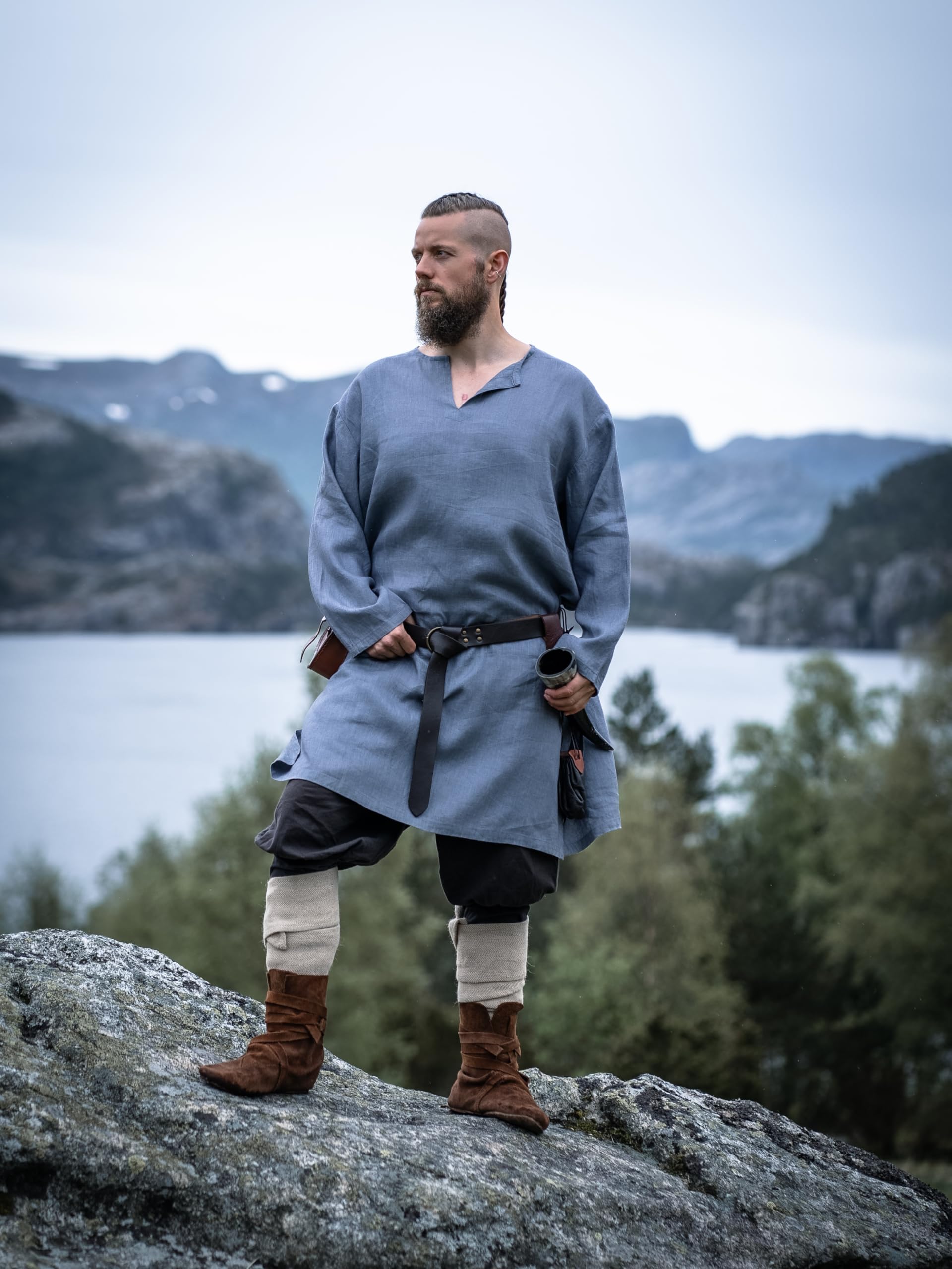 Leonardo Carbone® Túnica vikinga Halvar – Ropa medieval para hombre, camisa de lino para hombre, camisas informales de manga larga, disfraz de carnaval, túnica vikinga, ropa LARP – 100% lino