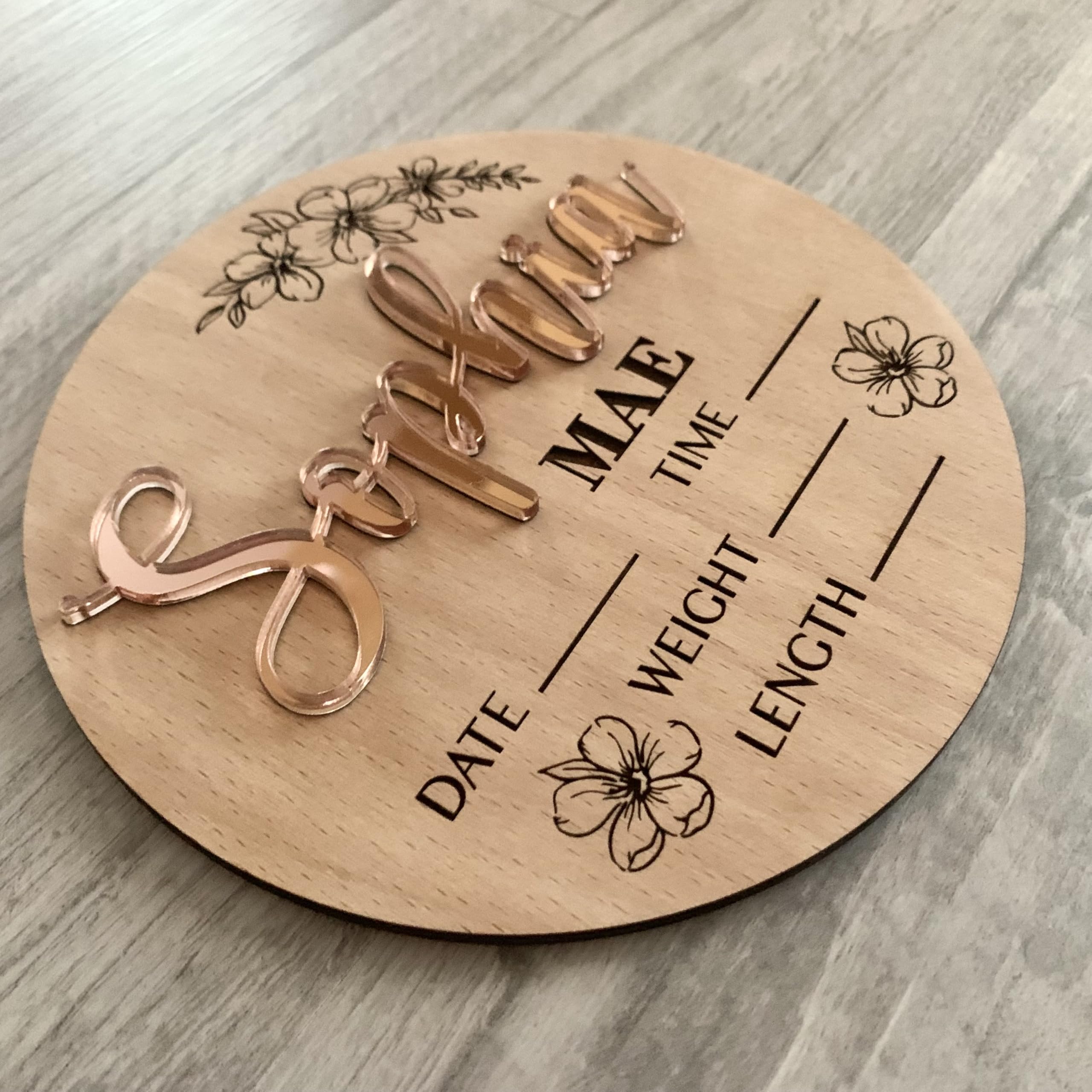 Panneau de Naissance Personnalisé en Bois 3D avec Fleurs – Plaque Prénom Bébé – Annonce de Naissance Unique – Cadeau Nouveau-né – Décoration Chambre Bébé - Accessoires photo pour l'hôpital (Design 1)