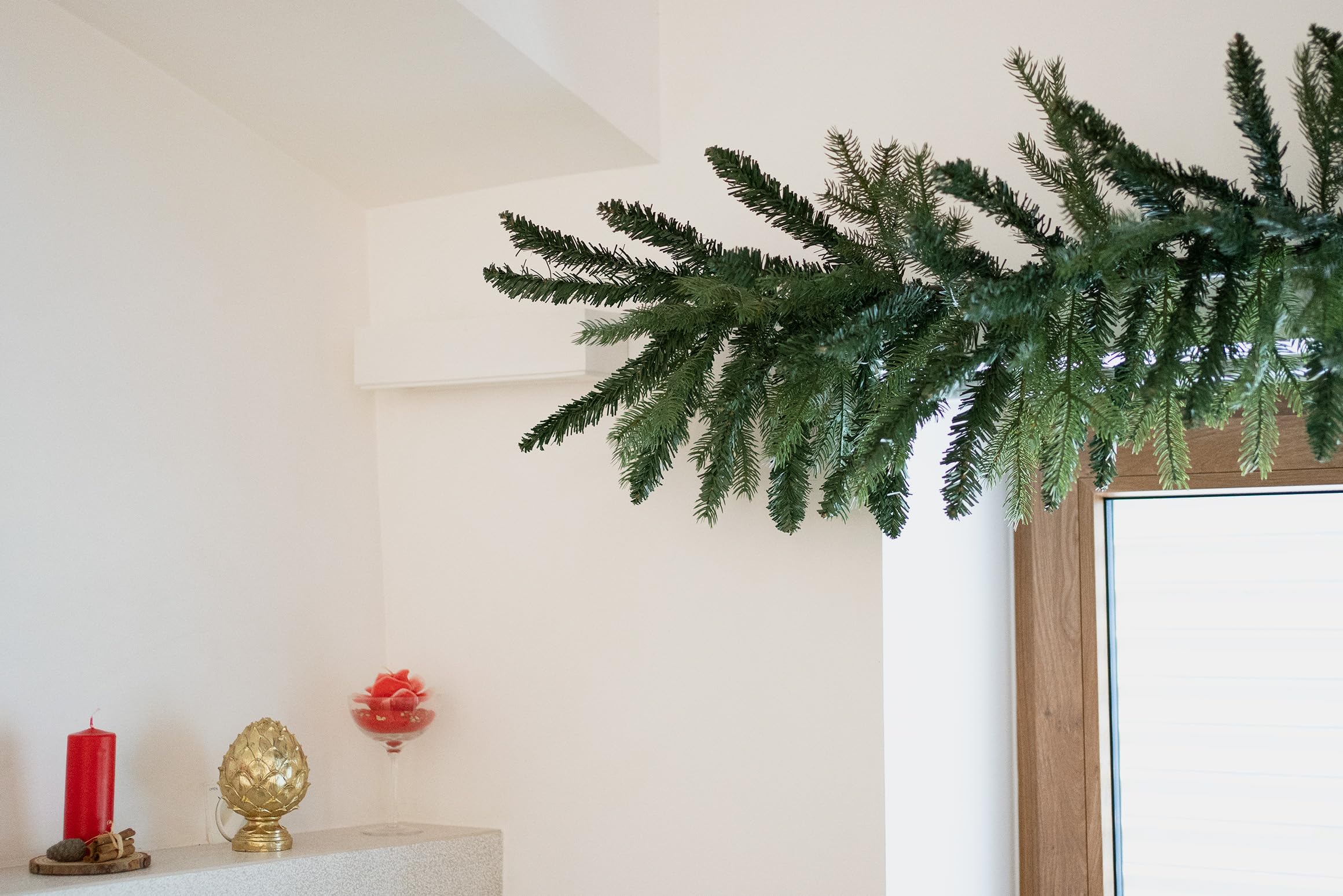 BOP Festone Natalizio Urano da 270 cm, in PVC e PE Real Touch, Molto Folto e Realistico | Boa Natalizio Verde, Decorazione di Natale per Porta, Scala, Camino, Tavolo, Base per Ghirlanda