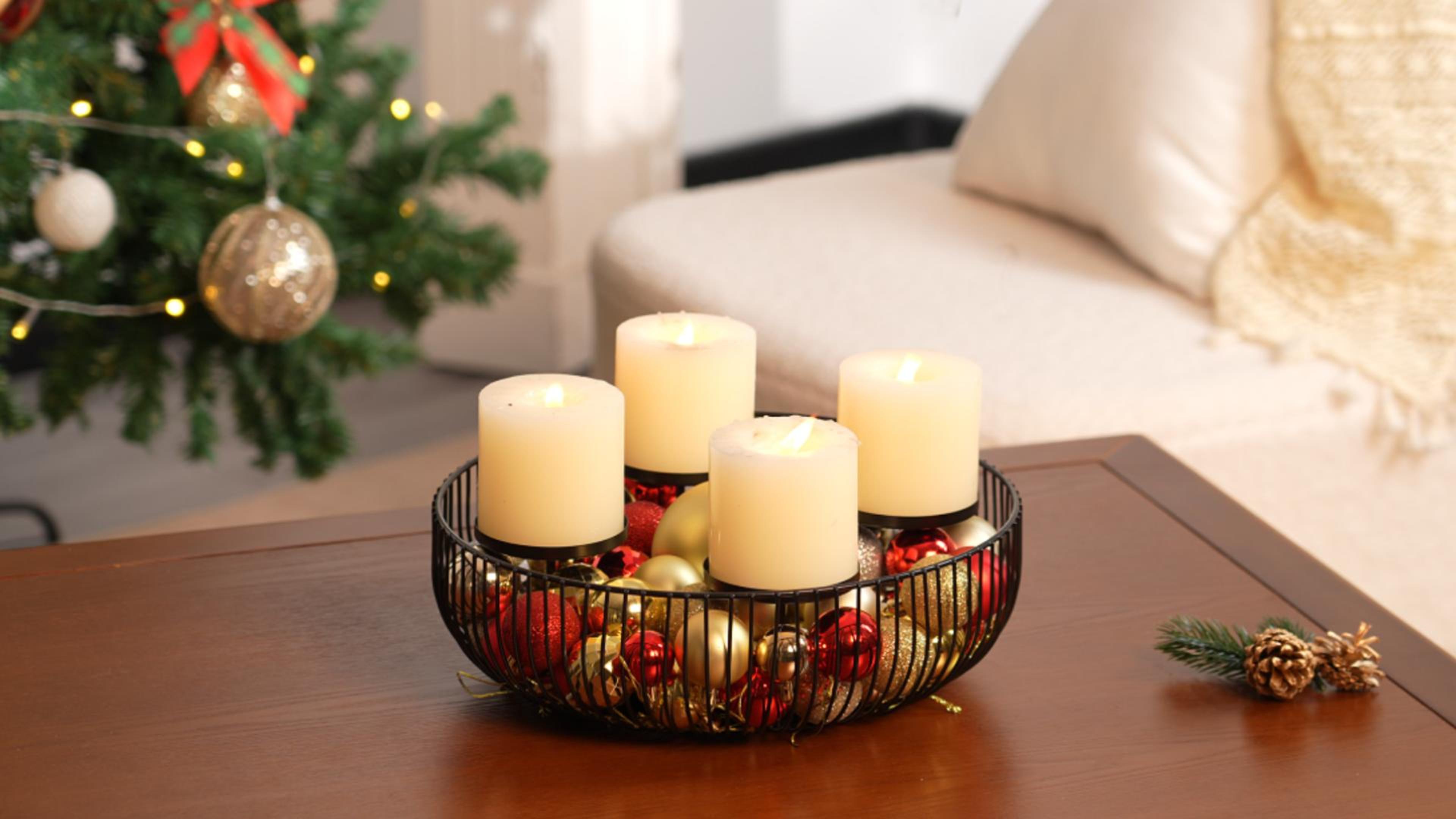 Spetebo Mango Advents kandelaar - 71 cm - Massief houten kaarsenstandaard met aluminium houders Kerstmis Winter decoratie
