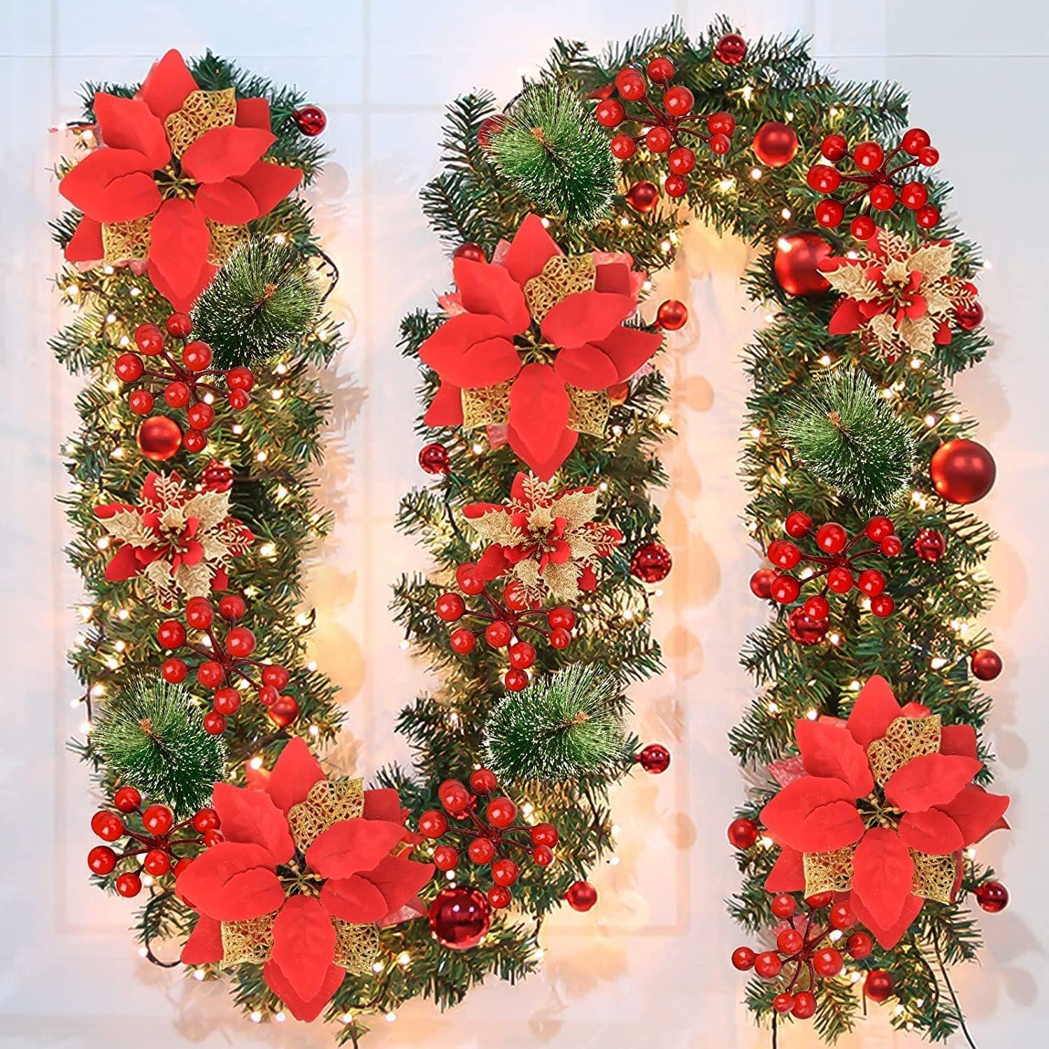 SHAVINGFUN Guirlande de Noël artificielle pré-éclairée, rotin vert avec baies rouges, guirlande de Noël avec lumière pour escaliers, cheminées, portes, arbre de Noël, jardin, cour, décoration de Noël