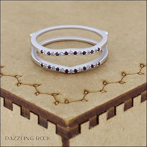 Miniatura 4 de Dazzlingrock Collection Anillo de guardia de boda redondo alternativo de rubí y diamante blanco para mujer en oro macizo de 14 quilates