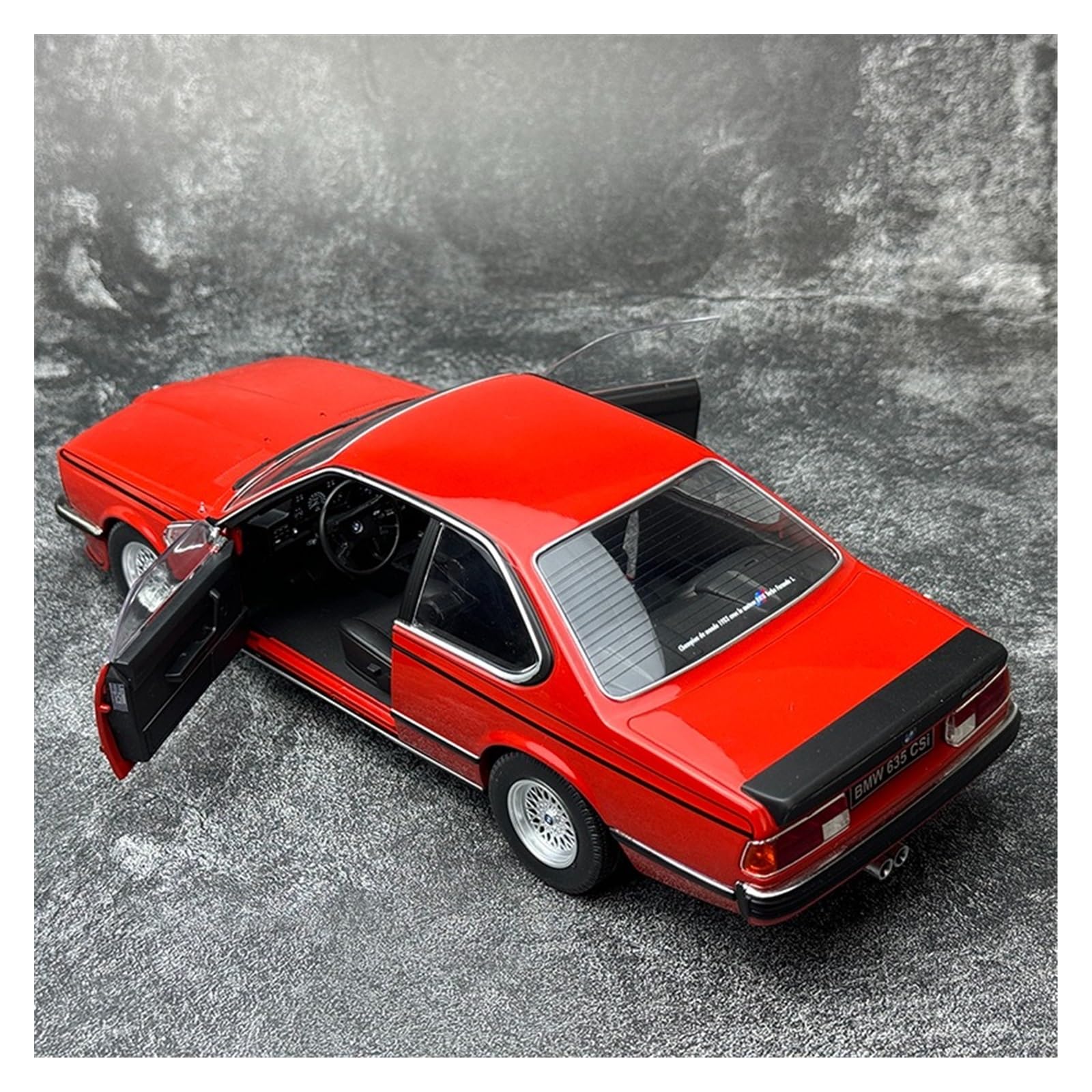 Amazon | ミニカーモデル 1:18スケール レッド BMW 635 E24 1984 ダイ