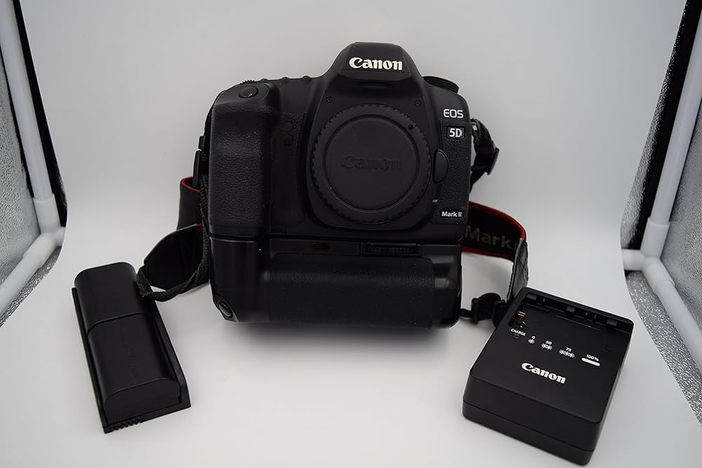 Canon EOS 5D Mark II 本体とバッテリー2個 Amazon | Canon EOS 5D Mark II フルフレームデジタル一眼レフカメラ