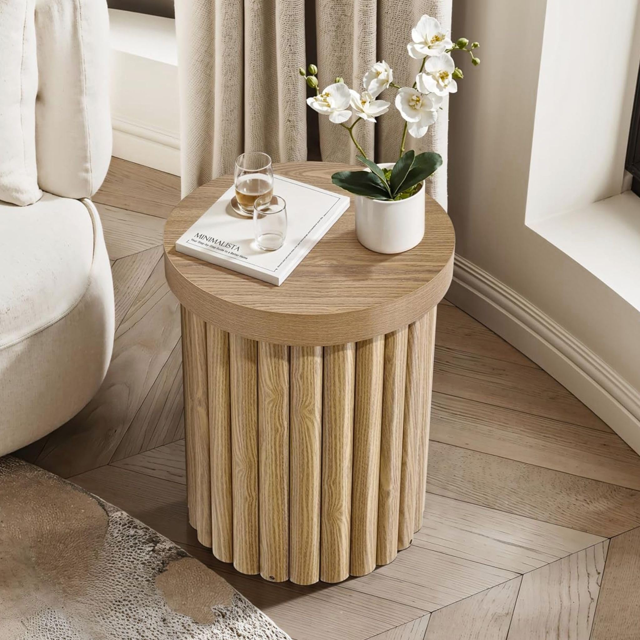 LuxenHome Wood Round Side Table, 19