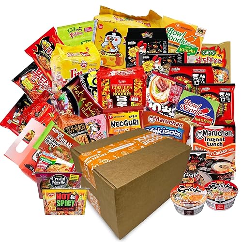 FOODIE BOXX Paquete variado de fideos ramen instantáneos asiáticos con galletas y palillos (demasiado calientes y picantes)