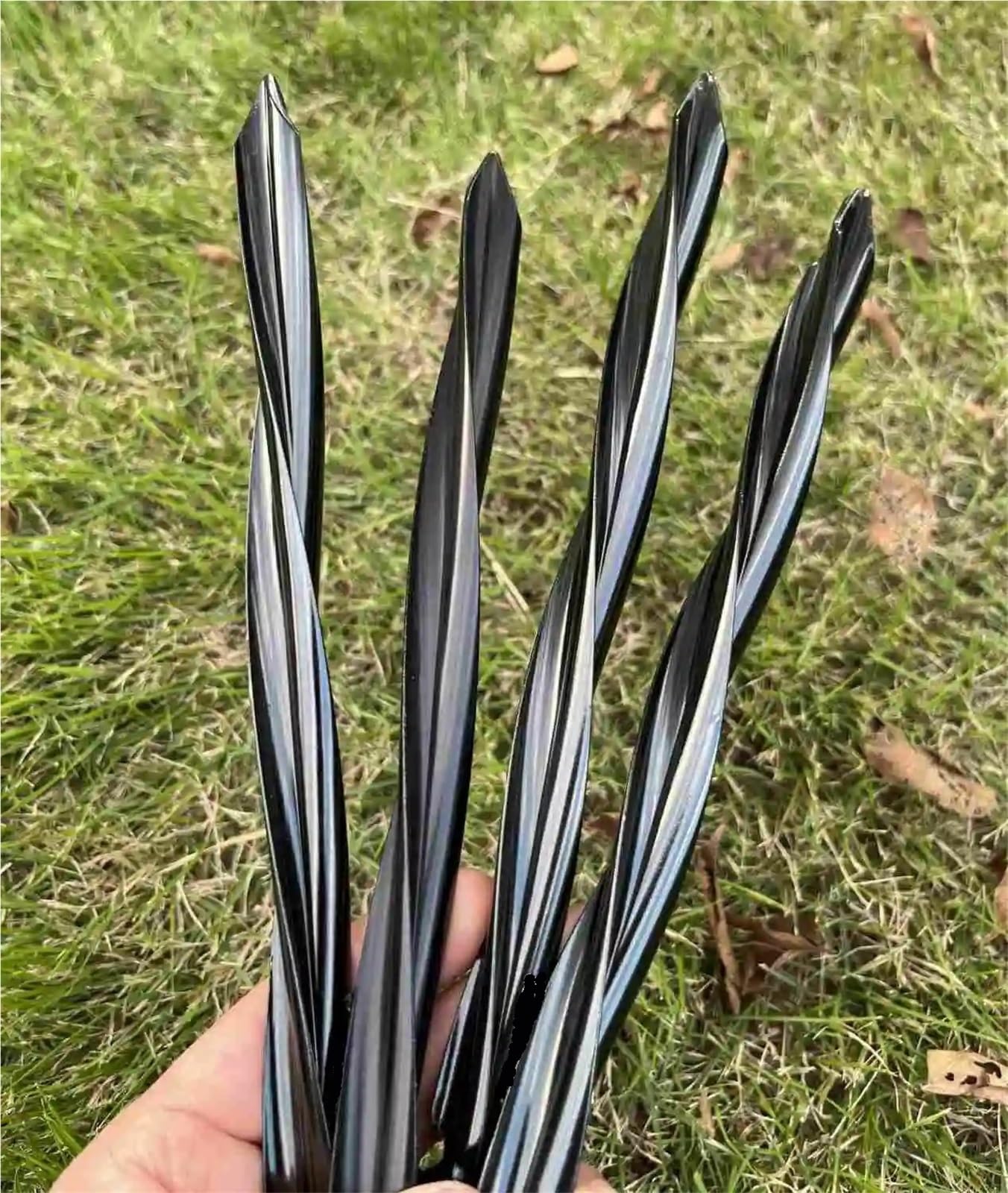 4 szt. aluminiowych spiralnych śledzi namiotowych 25 cm, kołki do mocowania w ziemi, gwoździe plandek hamakowych, wytrzymałe kolce namiotów kempingowych