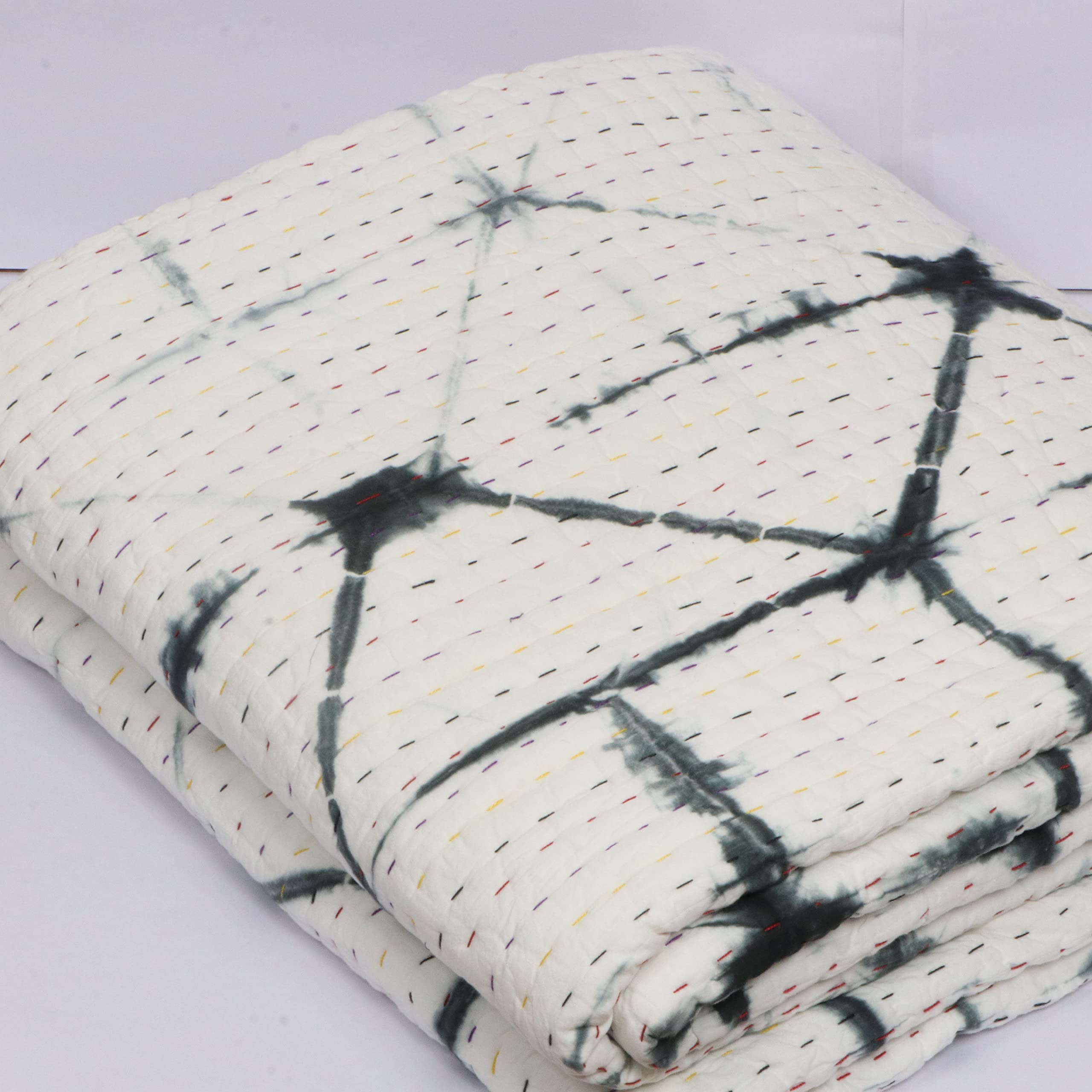 Couette Kantha coton pour stopper les nuits trop chaudes avec un grand couvre-lit léger